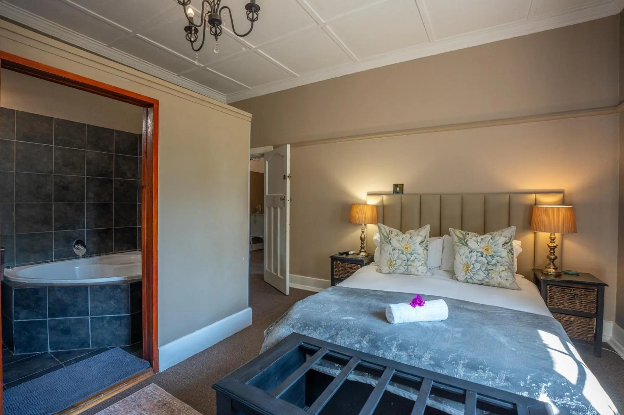 Bedroom, Bed in Palm Tree Manor