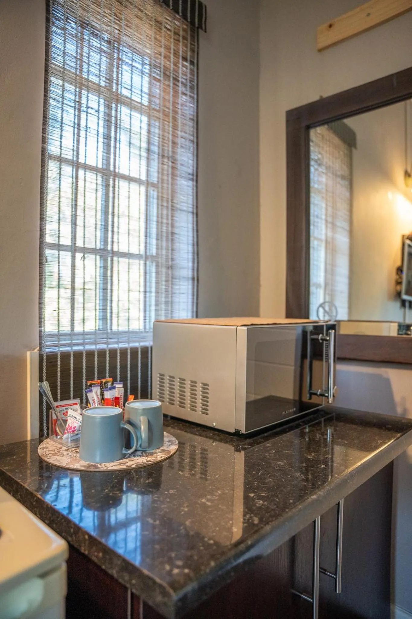 Coffee/tea facilities in Palm Tree Manor