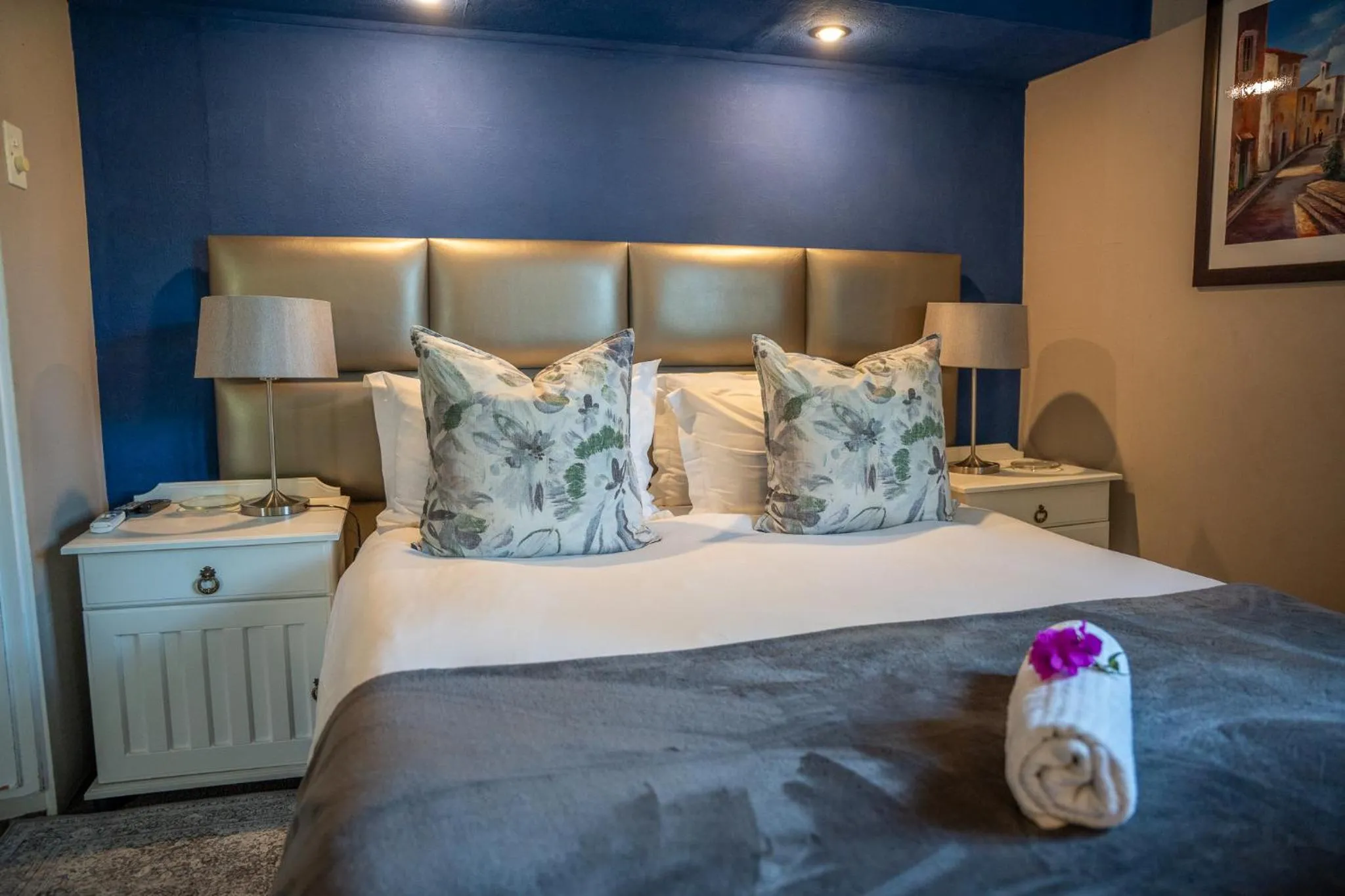 Bedroom, Bed in Palm Tree Manor