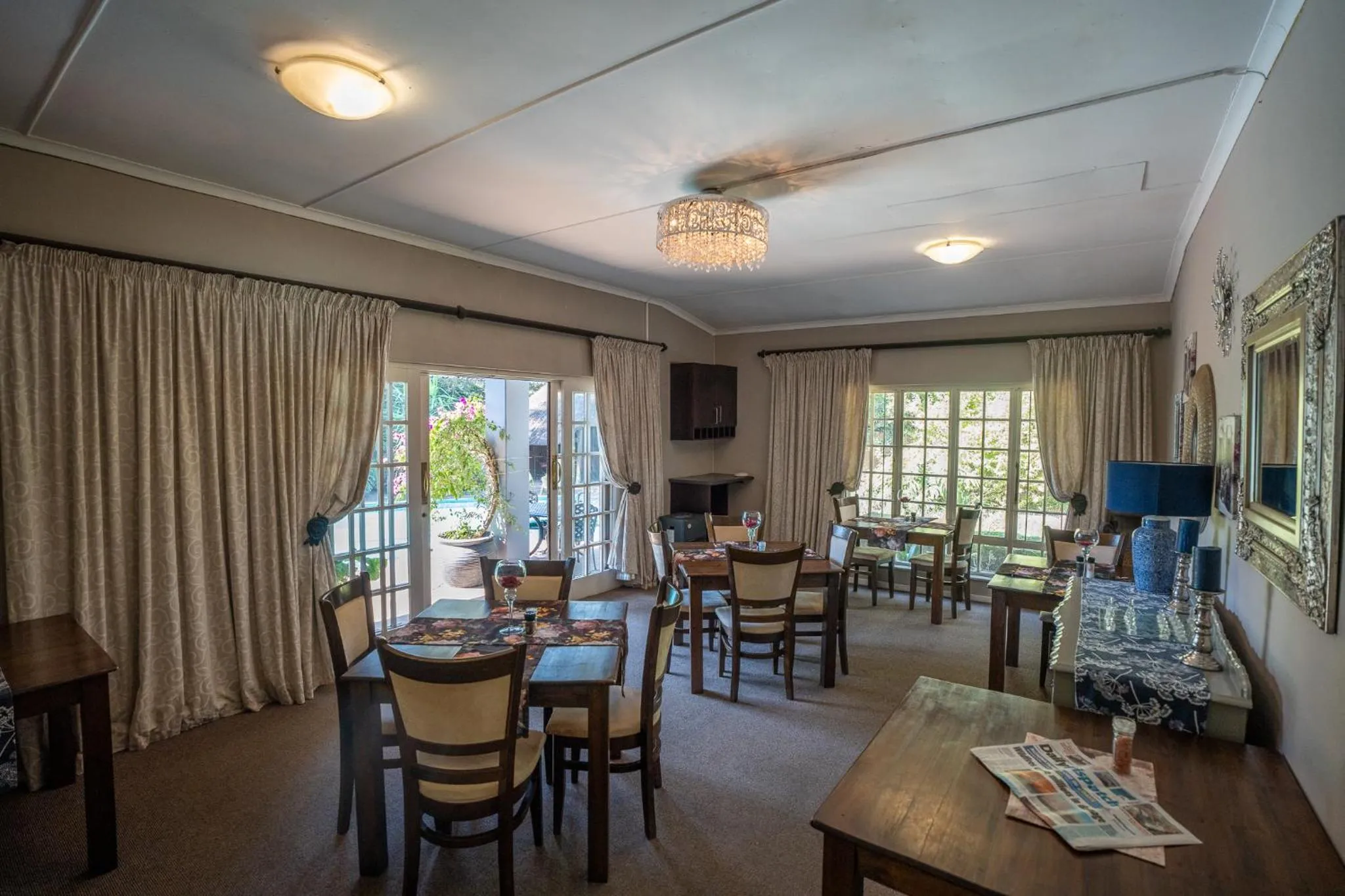 Restaurant/places to eat in Palm Tree Manor