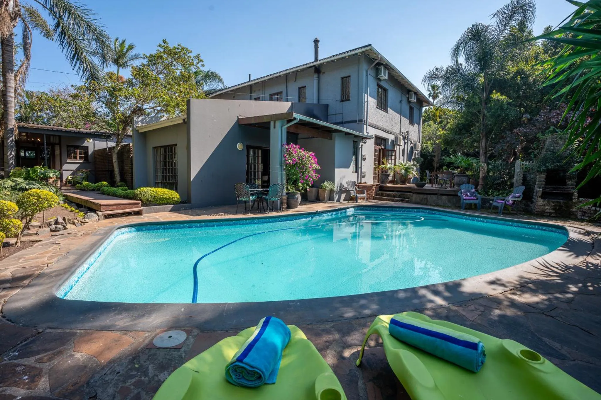 Garden view in Palm Tree Manor