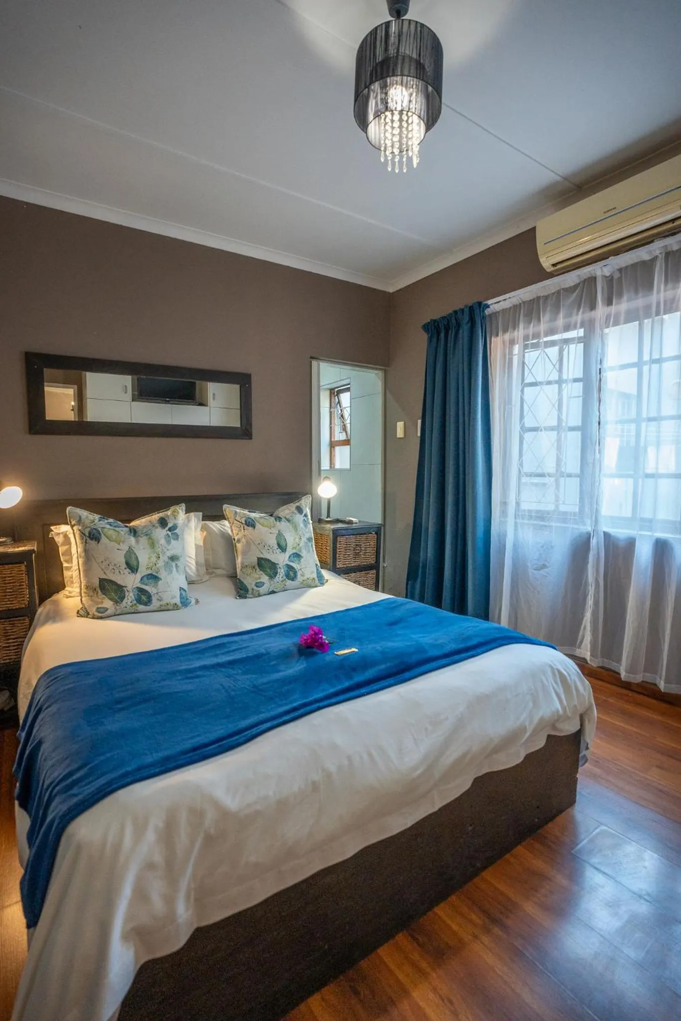 Bedroom, Bed in Palm Tree Manor