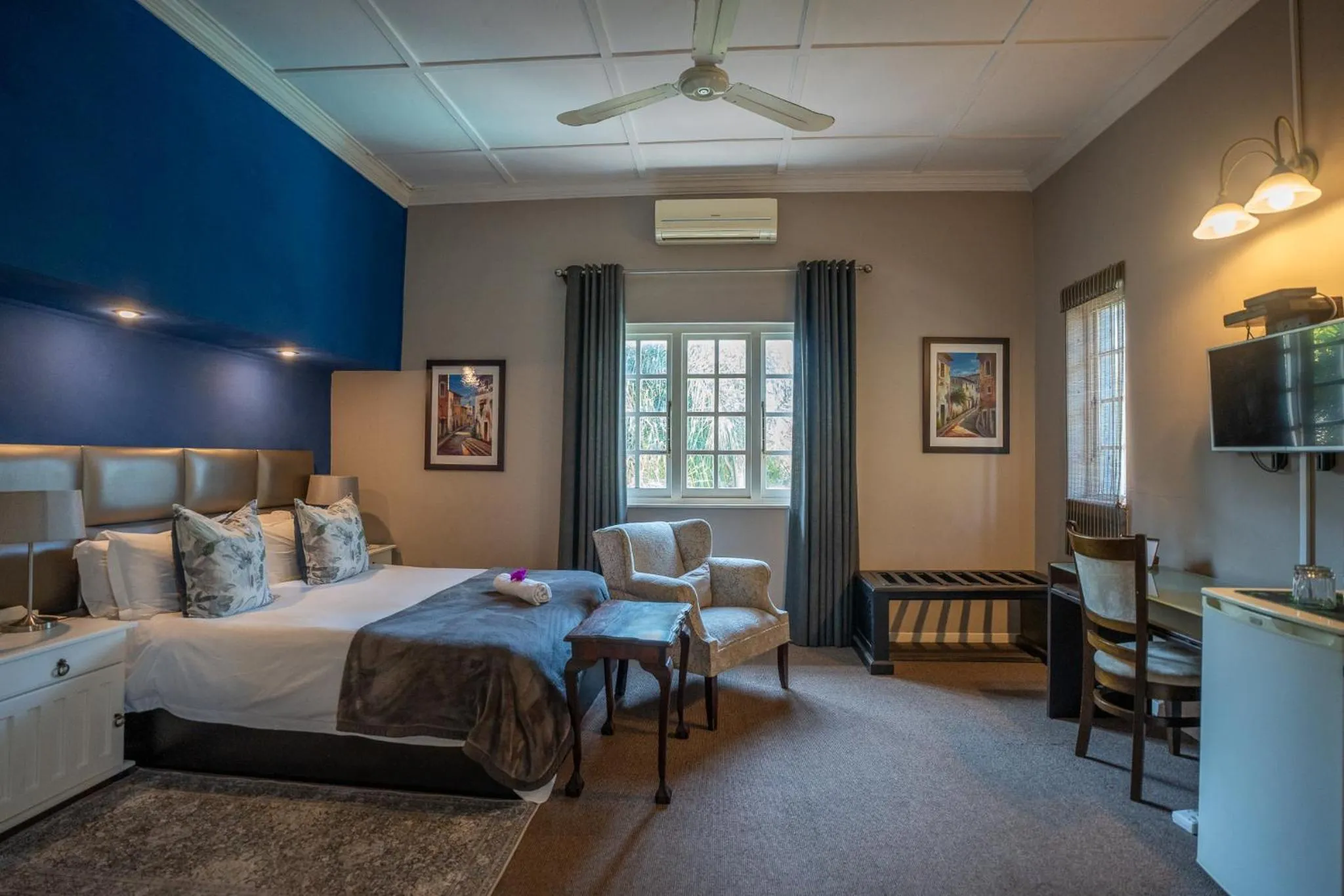 Bed in Palm Tree Manor