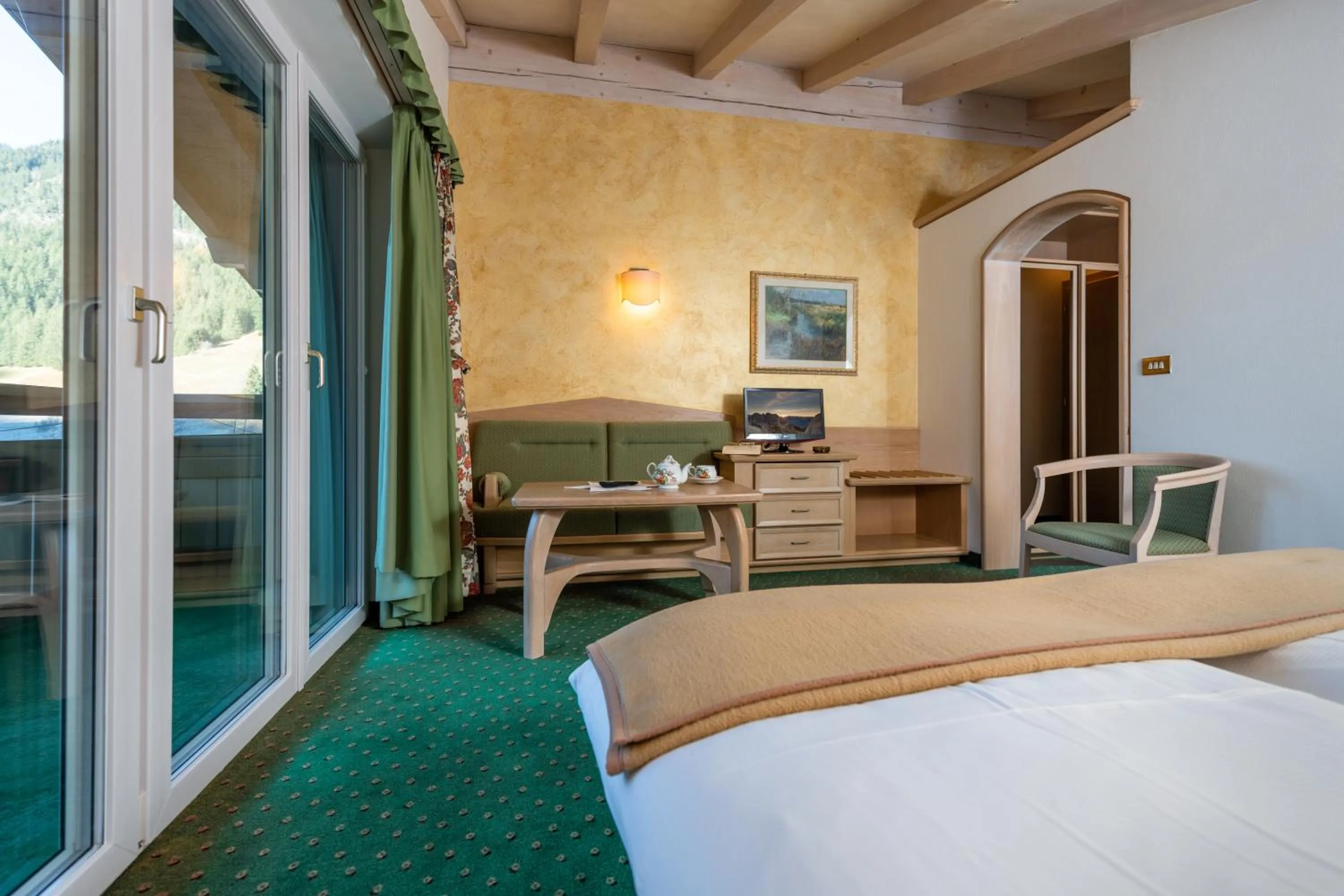 Photo of the whole room, Bed in Albergo Contrin