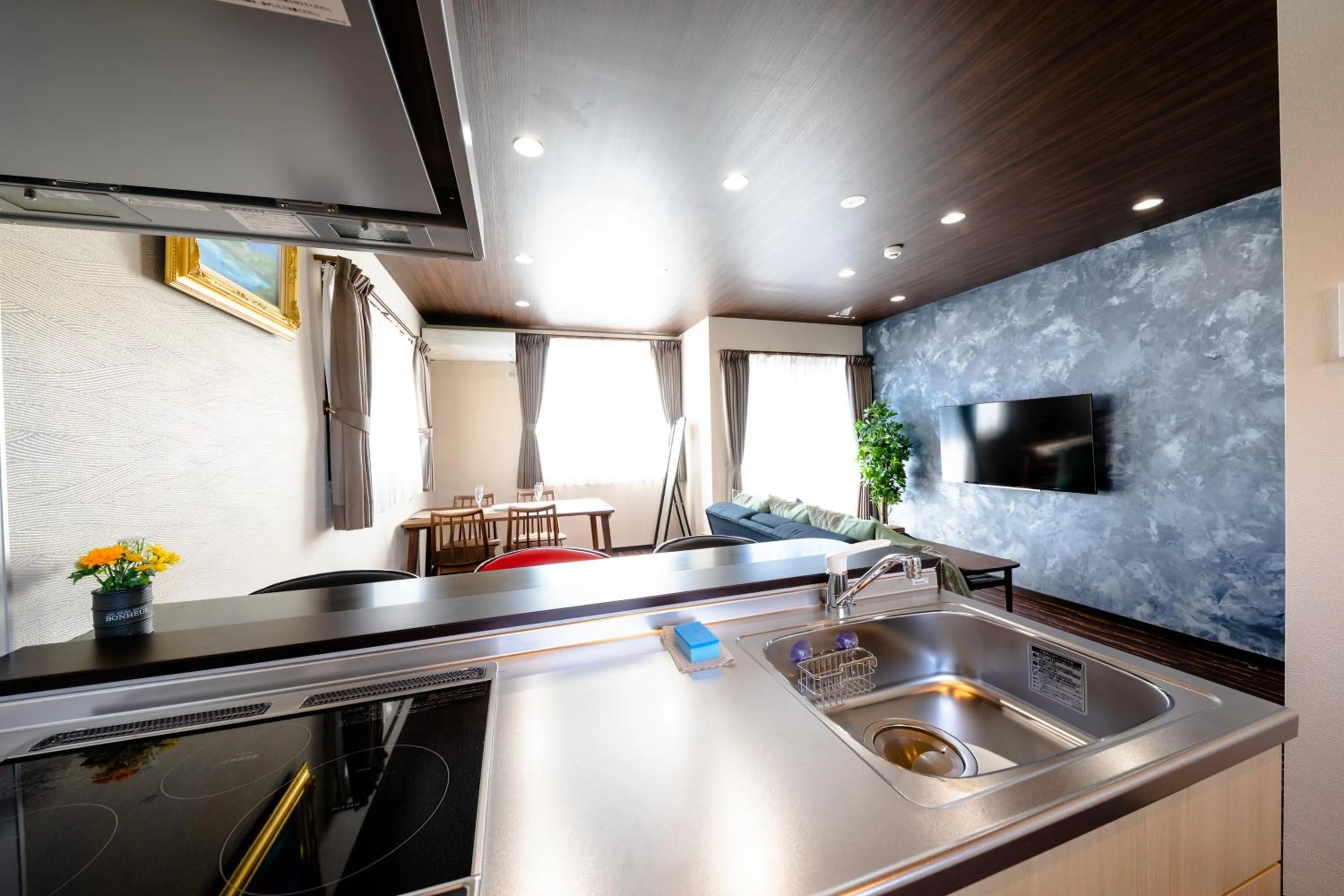 TV and multimedia in 22 ORIYA Mt Fuji -錦NISHIKI-