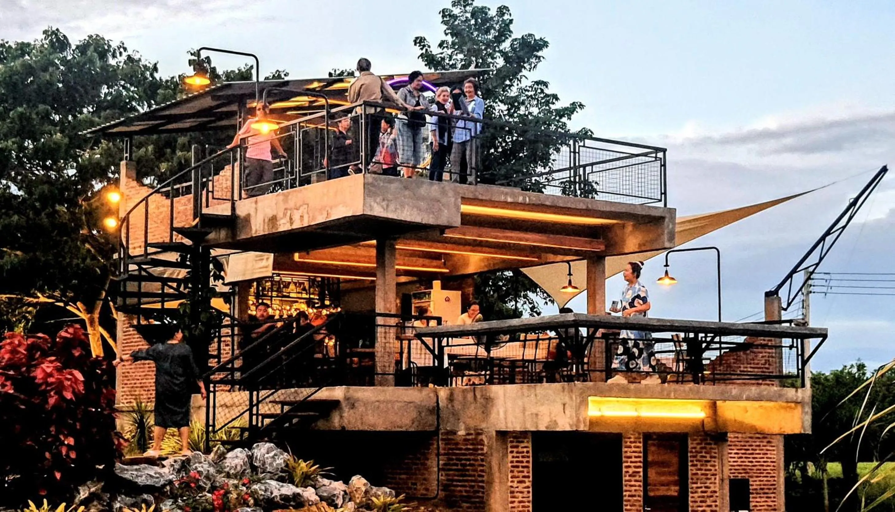 Restaurant/places to eat in SuanGlangNa