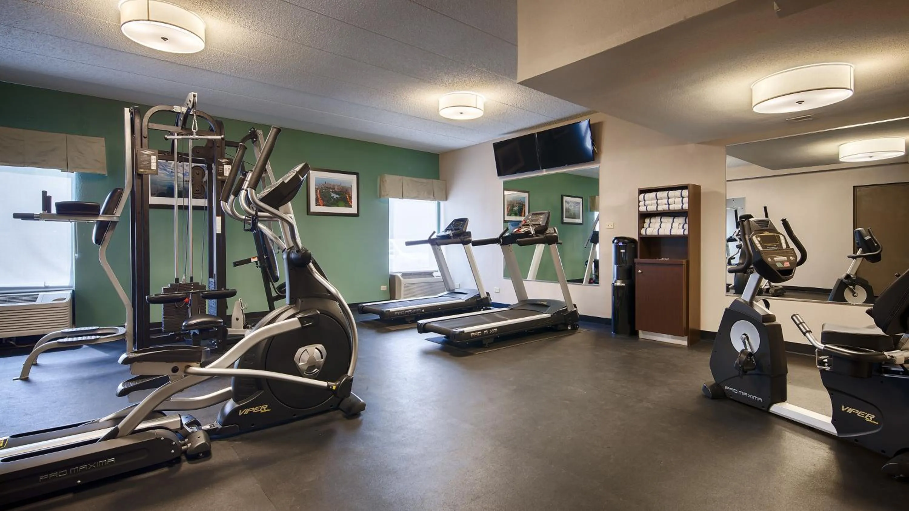 Fitness centre/facilities in Best Western O'Hare/Elk Grove Hotel