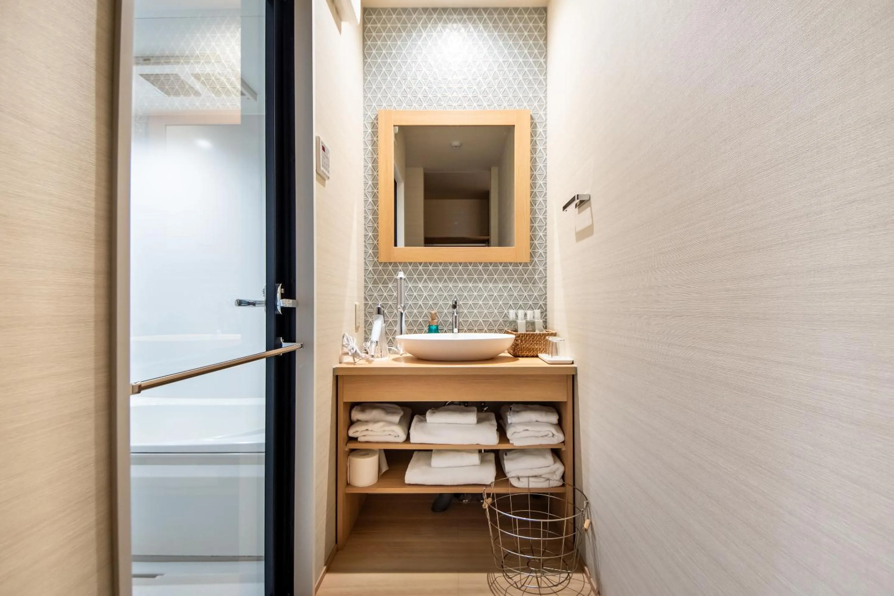 Shower in Hotel Naranohamori