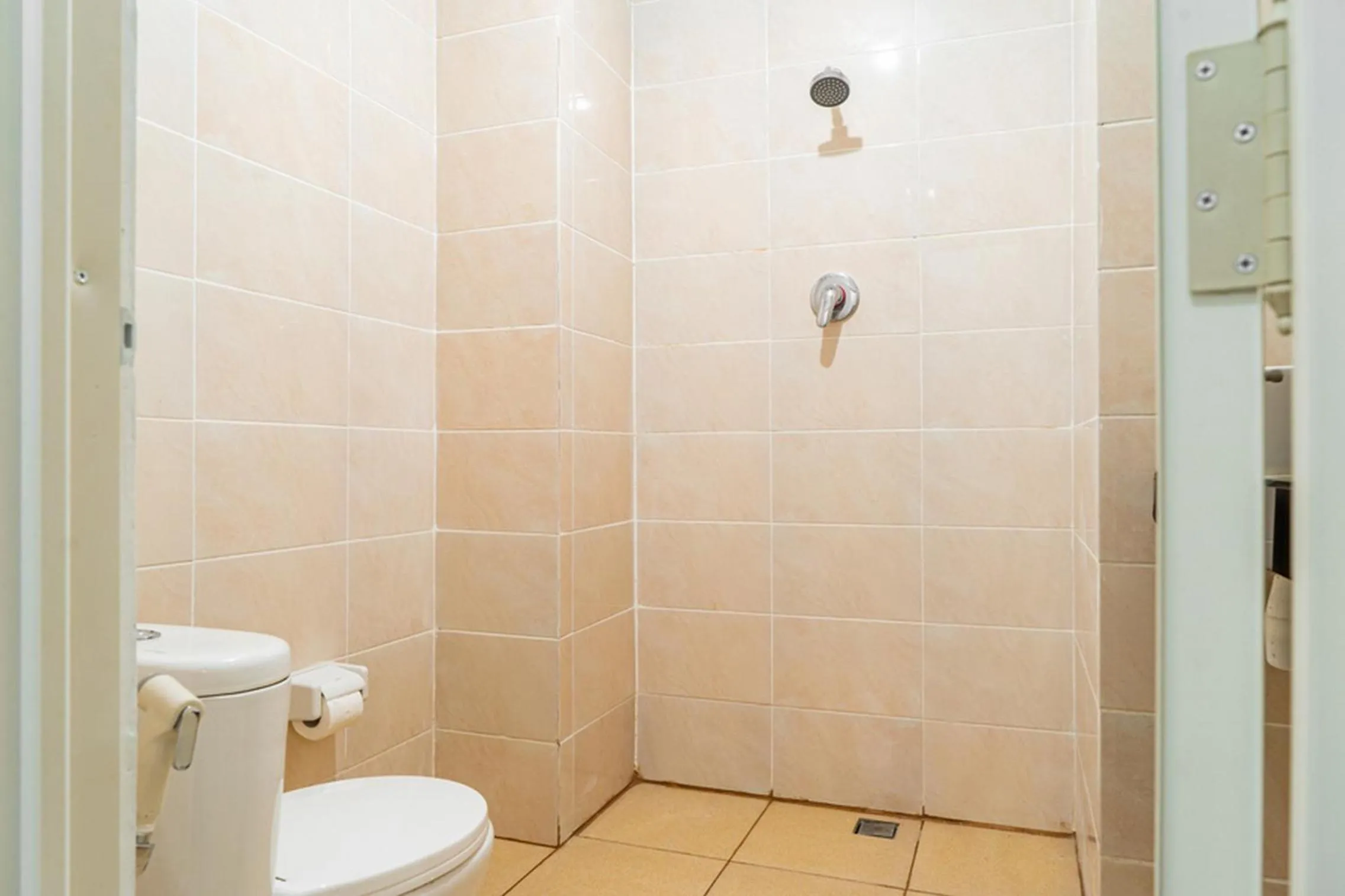 Bathroom in RedDoorz Plus near Teras Kota 3