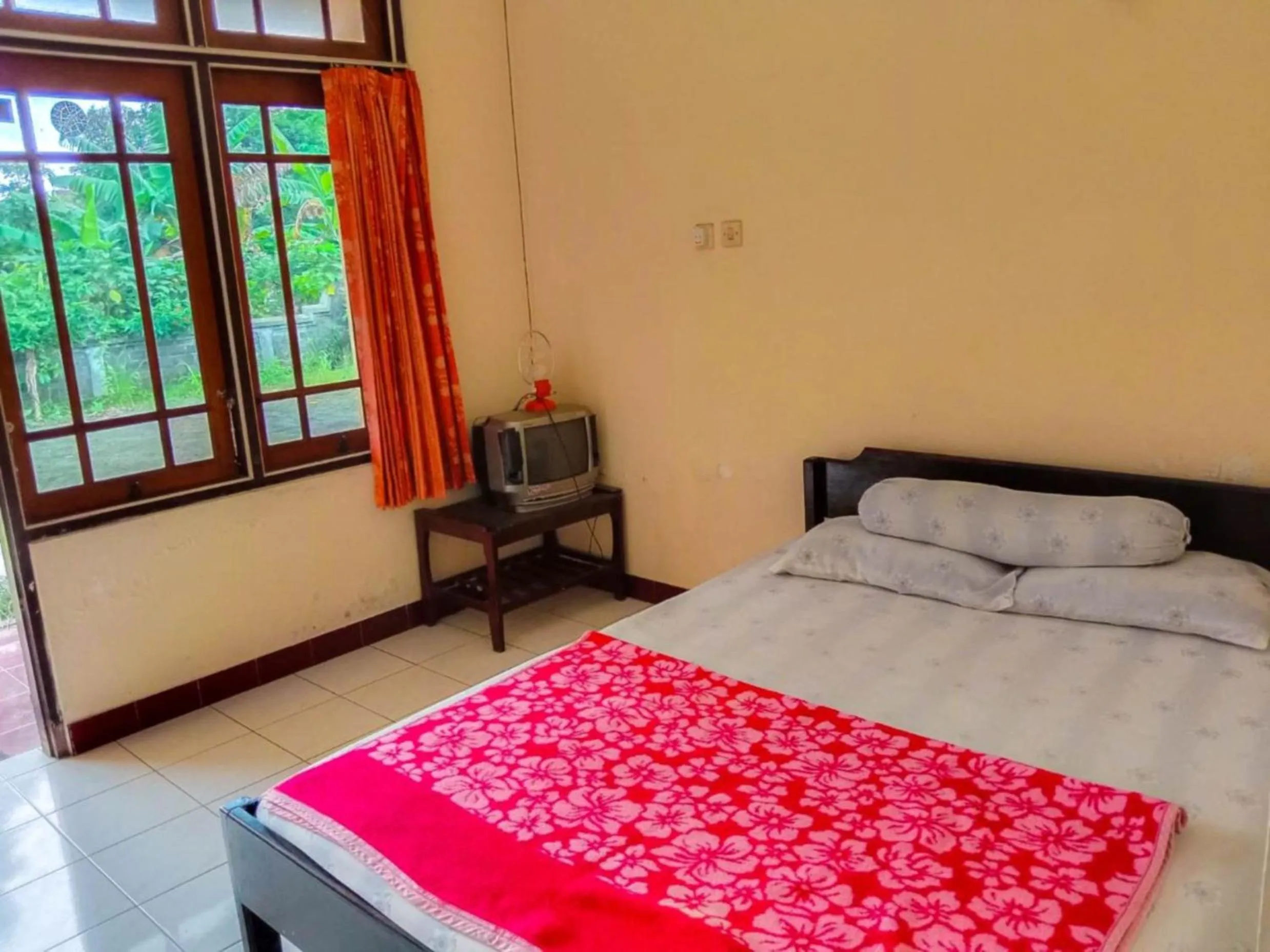 Photo of the whole room, Bed in Nguntara Gati