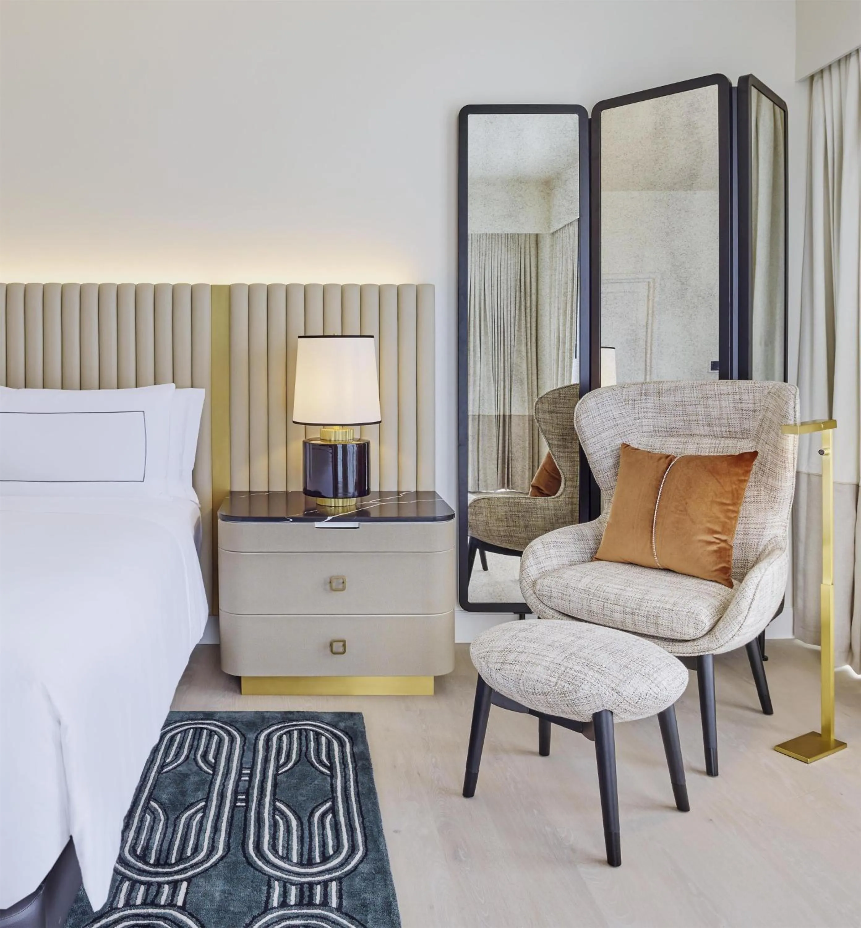 Premier King Room with City View in Cameo Beverly Hills, LXR Hotels & Resorts