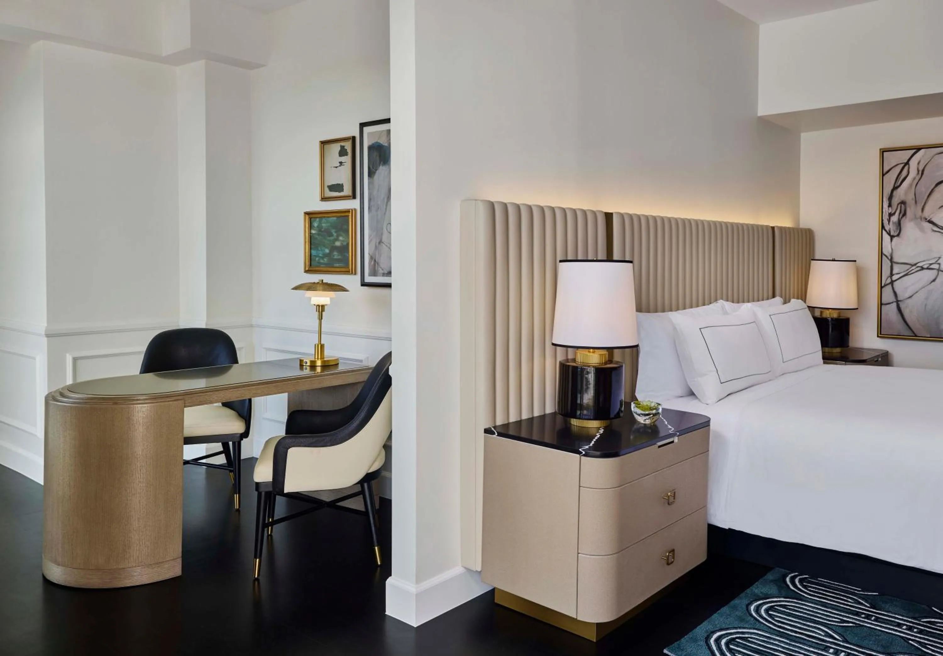 Bed in Cameo Beverly Hills, LXR Hotels & Resorts