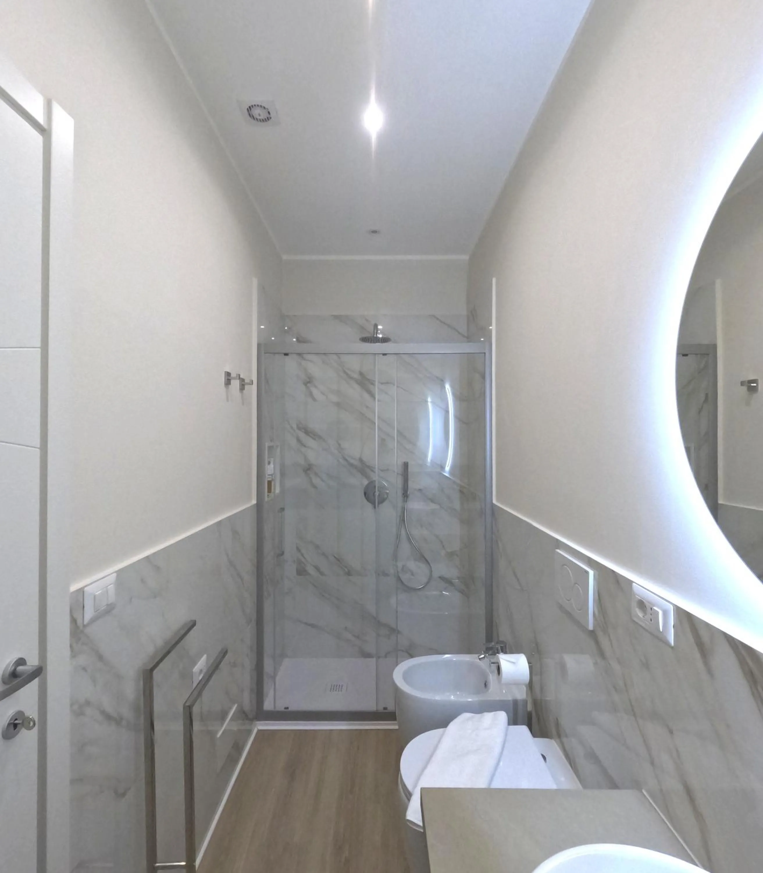 Shower in B&B Aurelia Garden Rooms