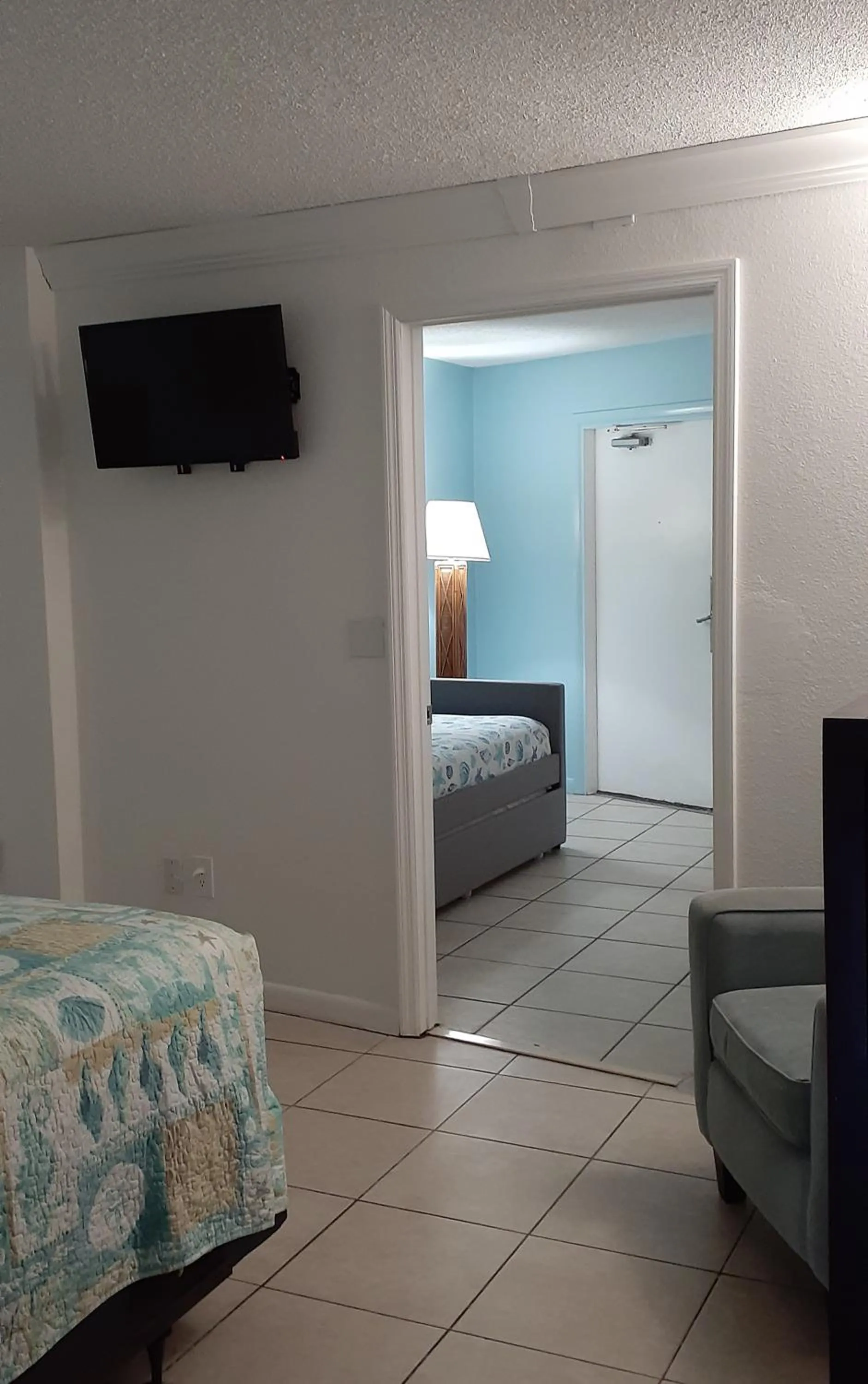 Bed in Daytona Beach Hawaiian Inn