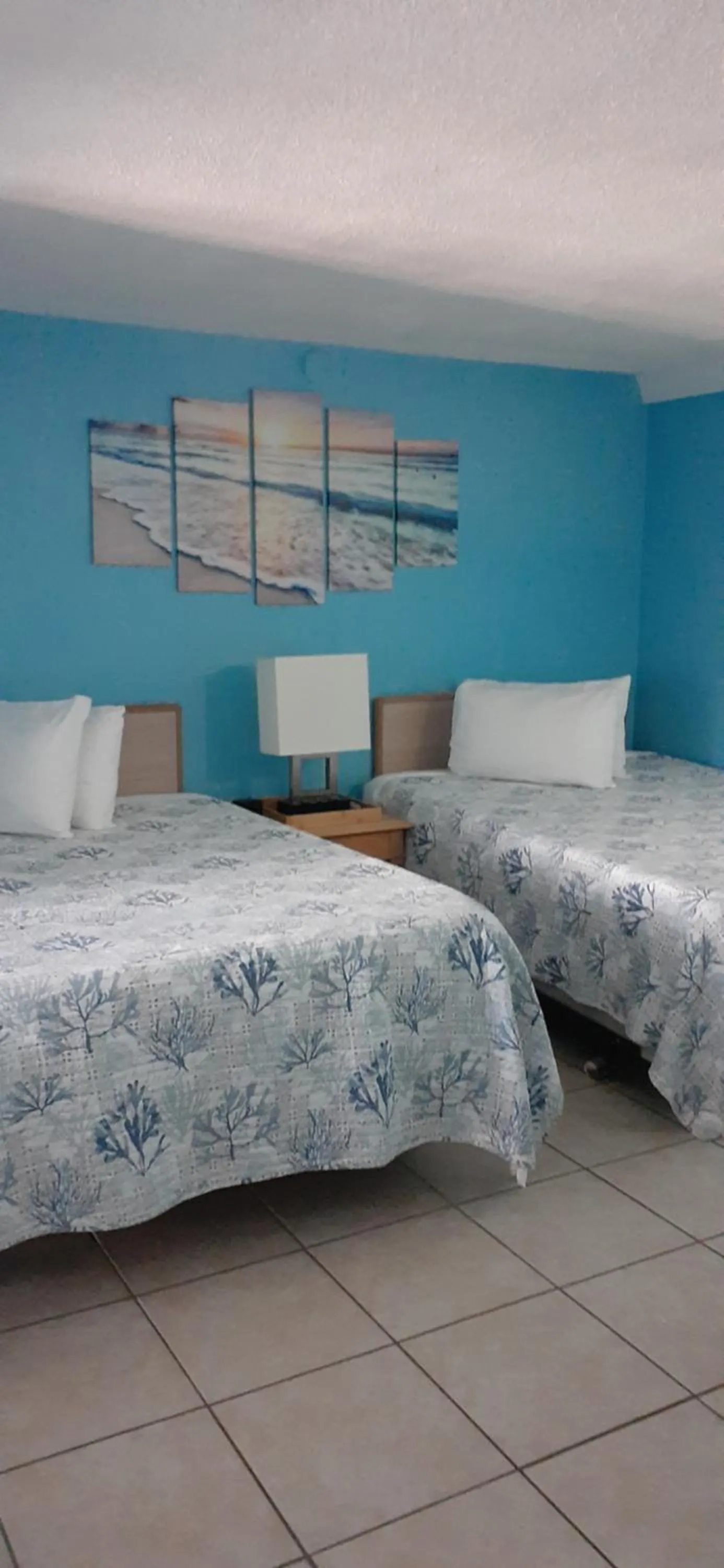 Bed in Daytona Beach Hawaiian Inn