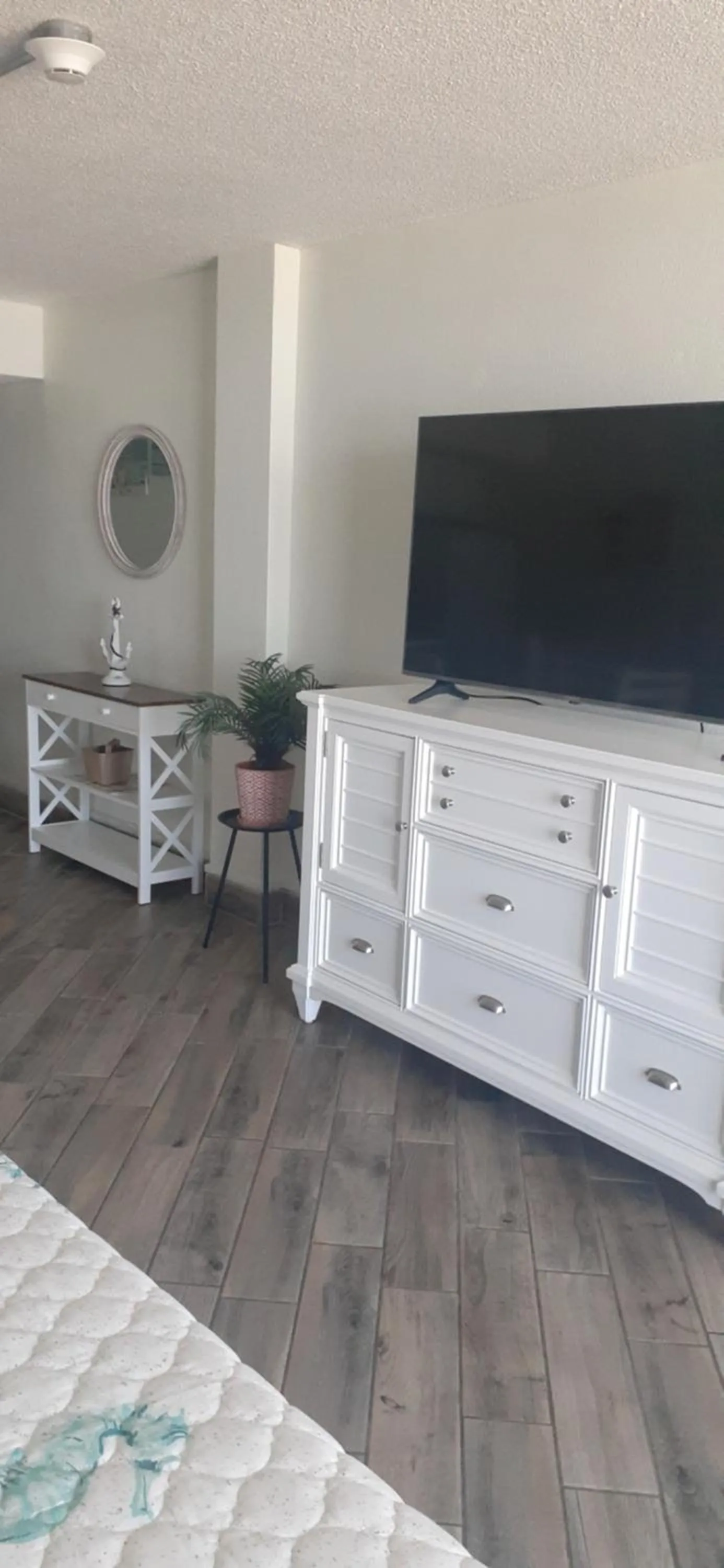 Bed in Daytona Beach Hawaiian Inn