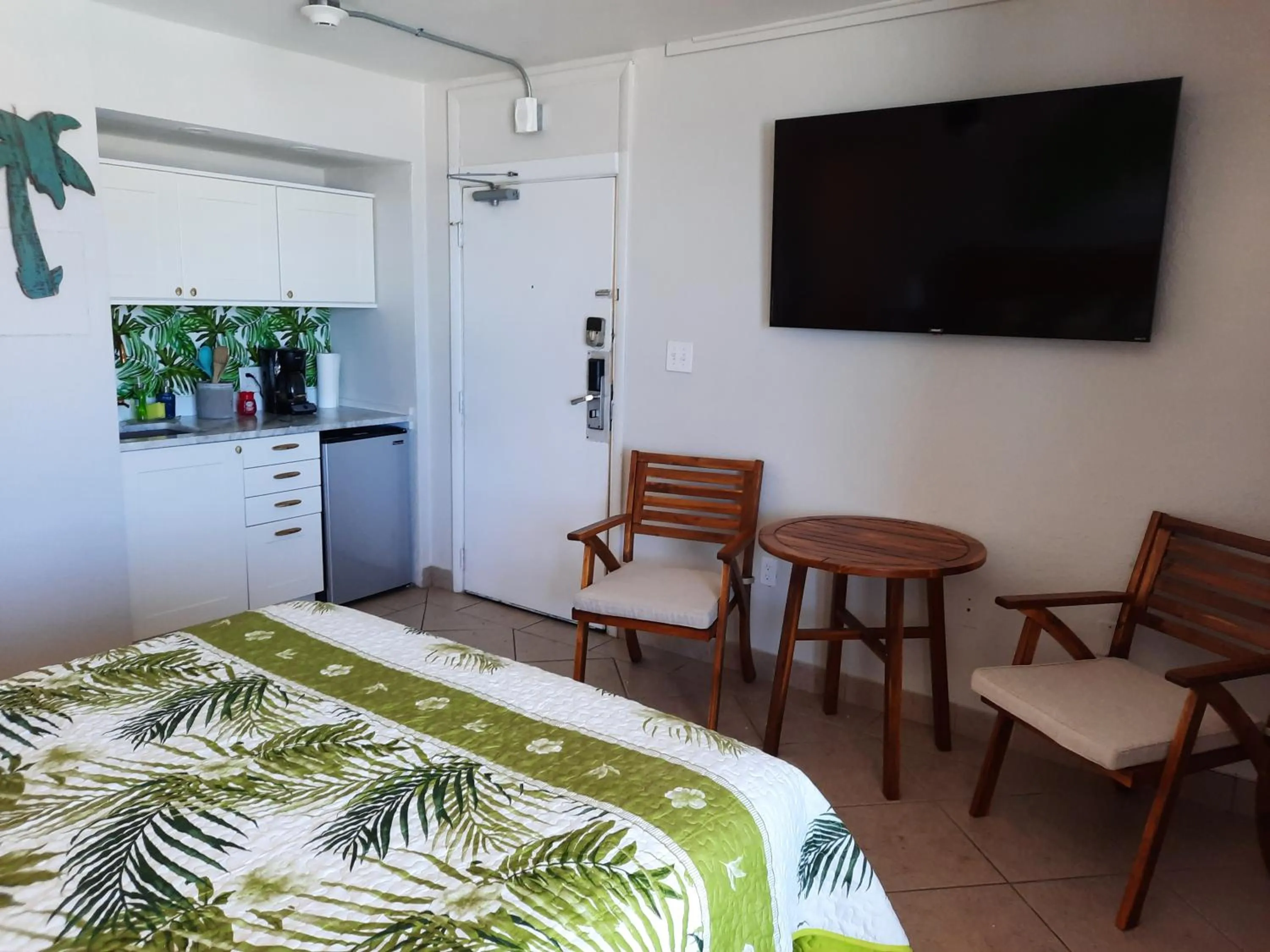 Bed in Daytona Beach Hawaiian Inn