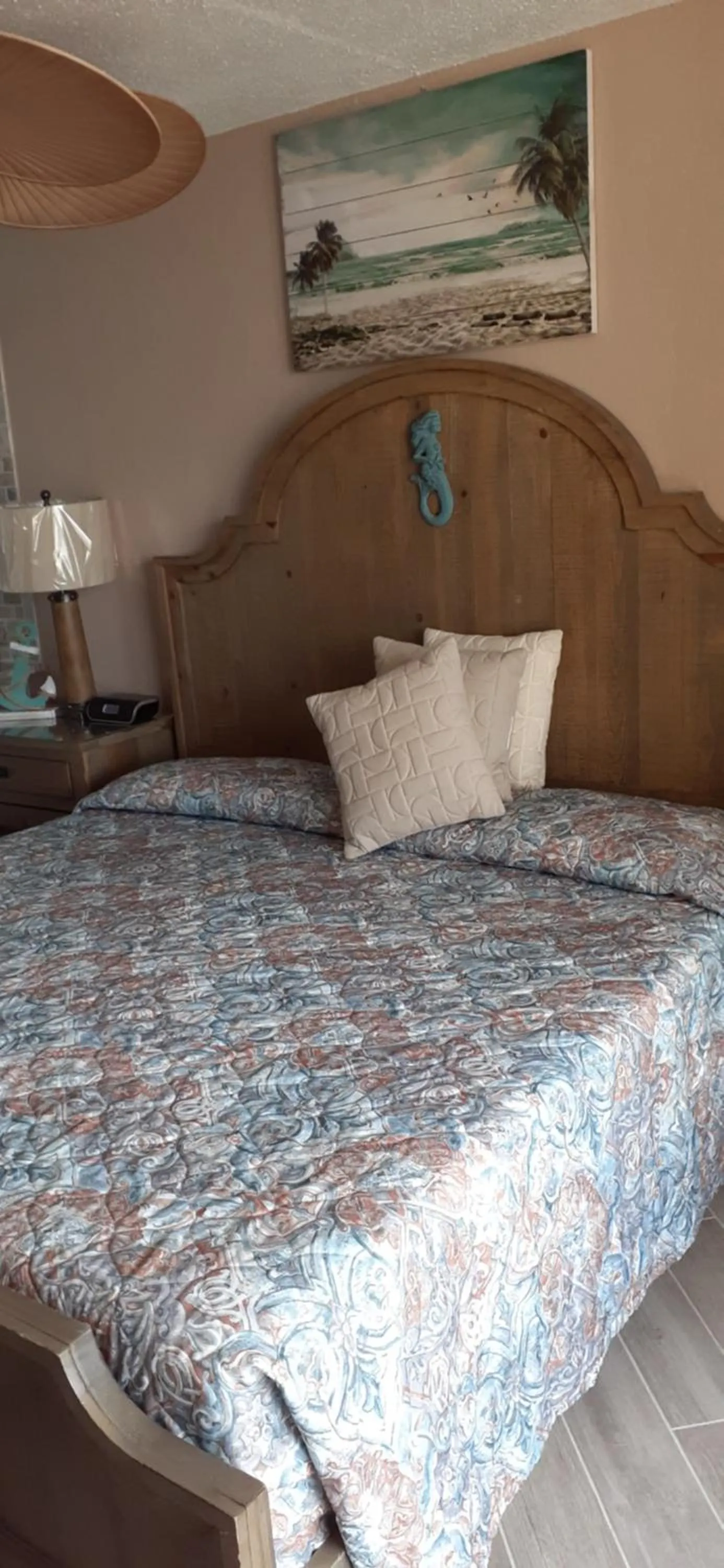 Bed in Daytona Beach Hawaiian Inn