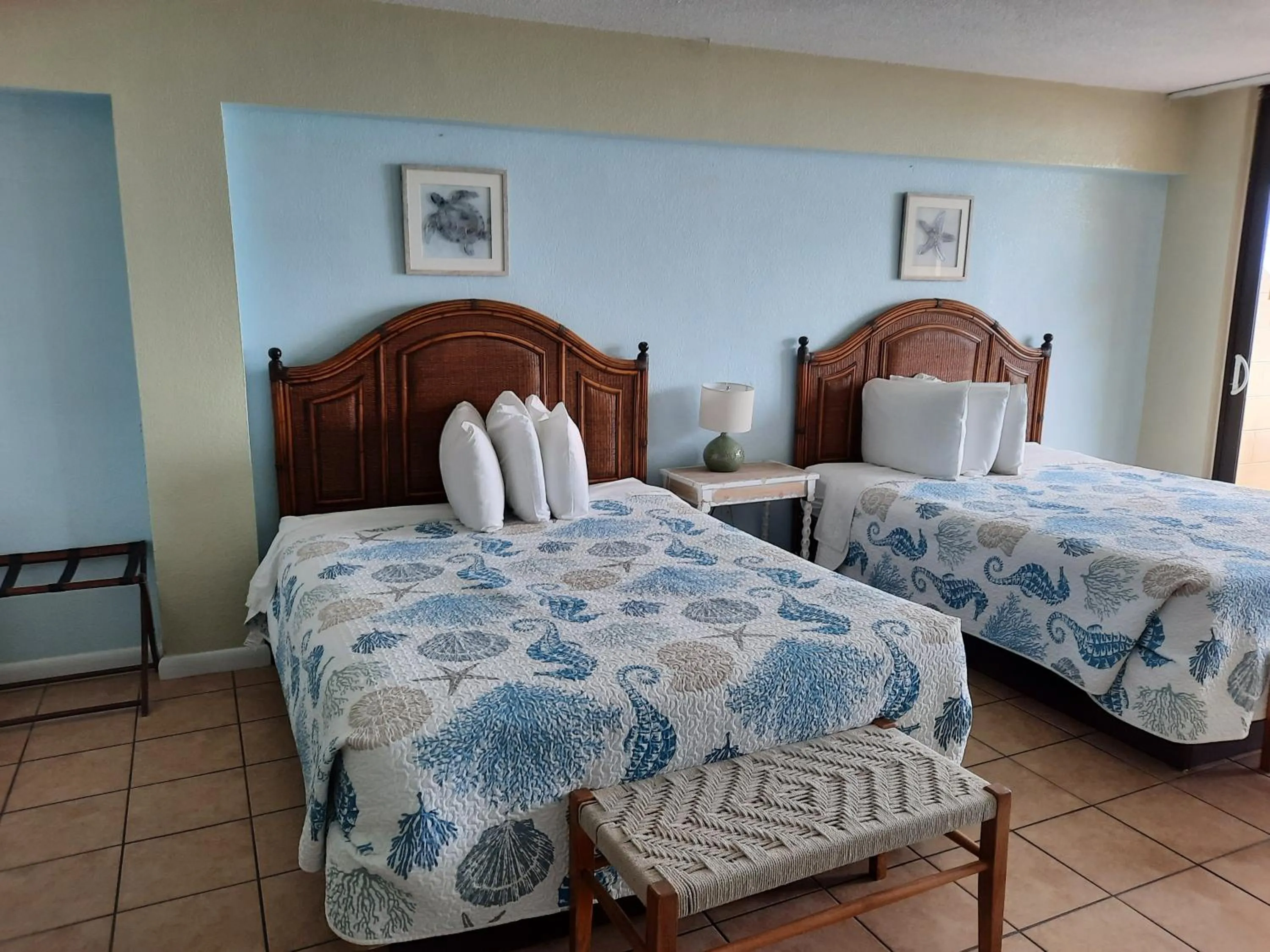 Bed in Daytona Beach Hawaiian Inn