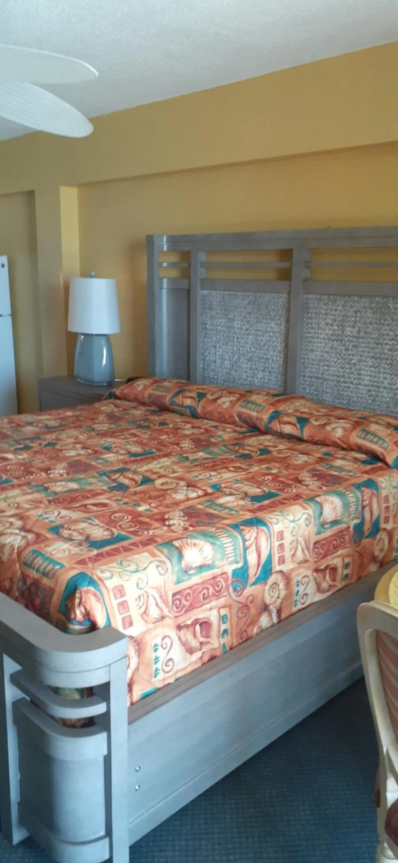 Bed in Daytona Beach Hawaiian Inn