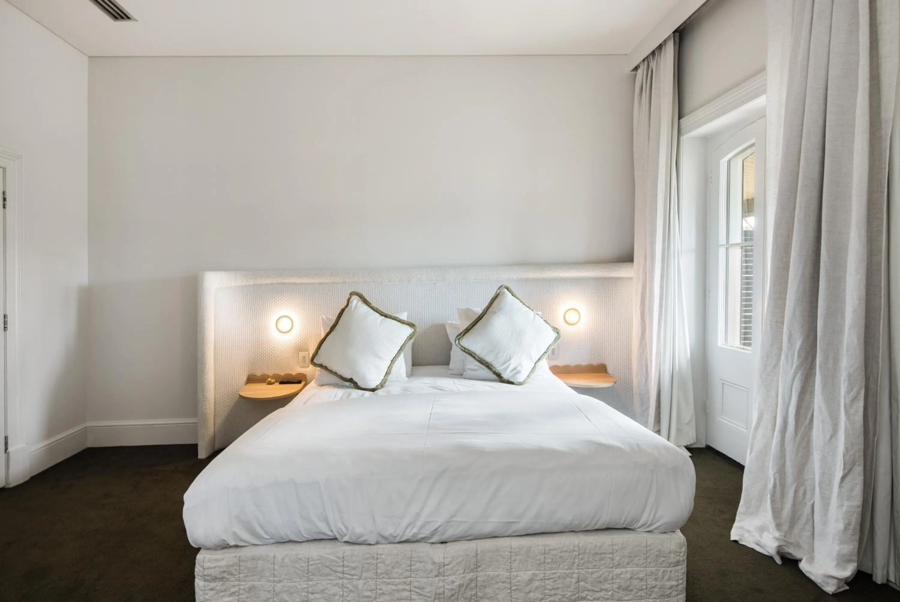 Bed in The Stirling Hotel