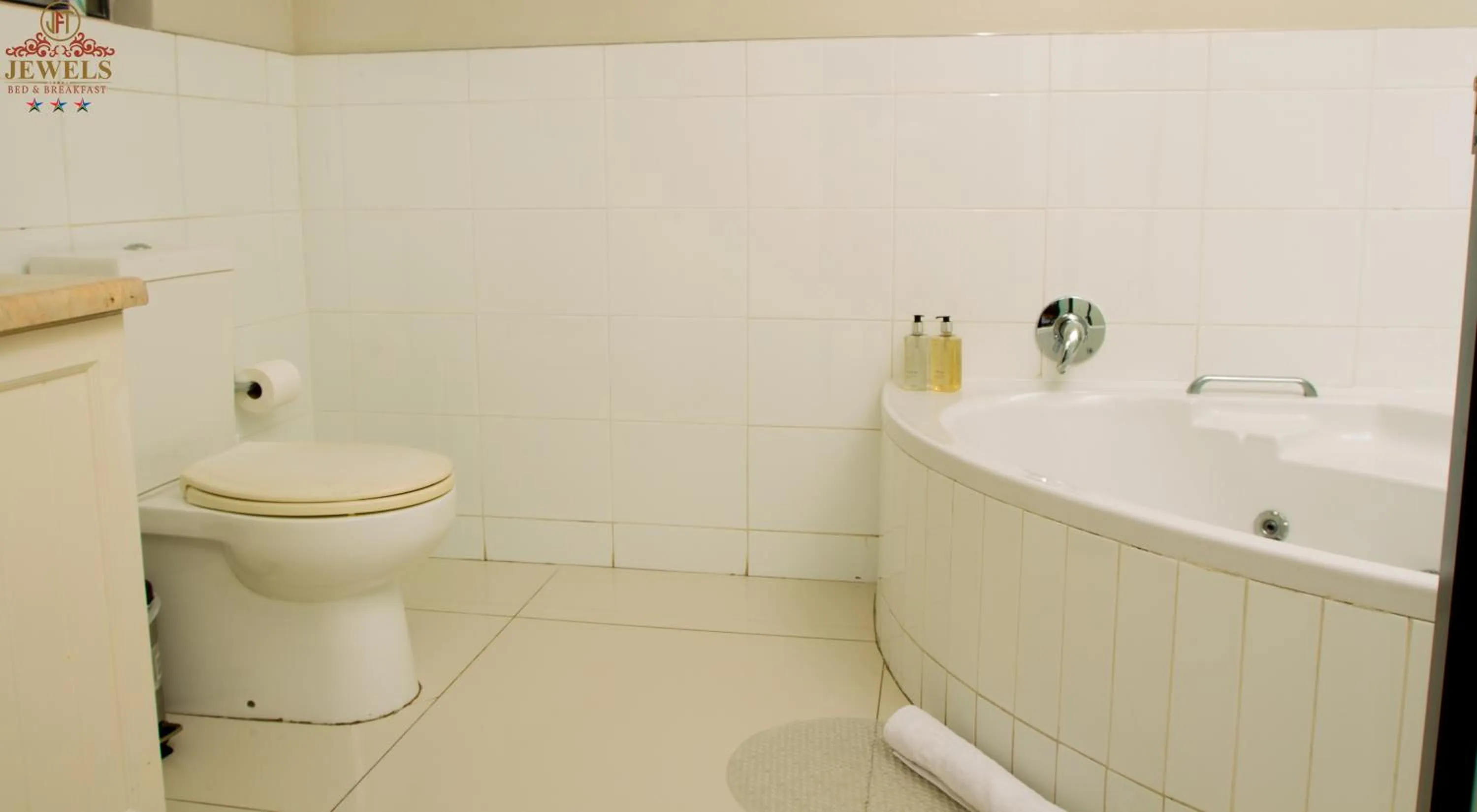 Toilet in JFT Jewels Guest House