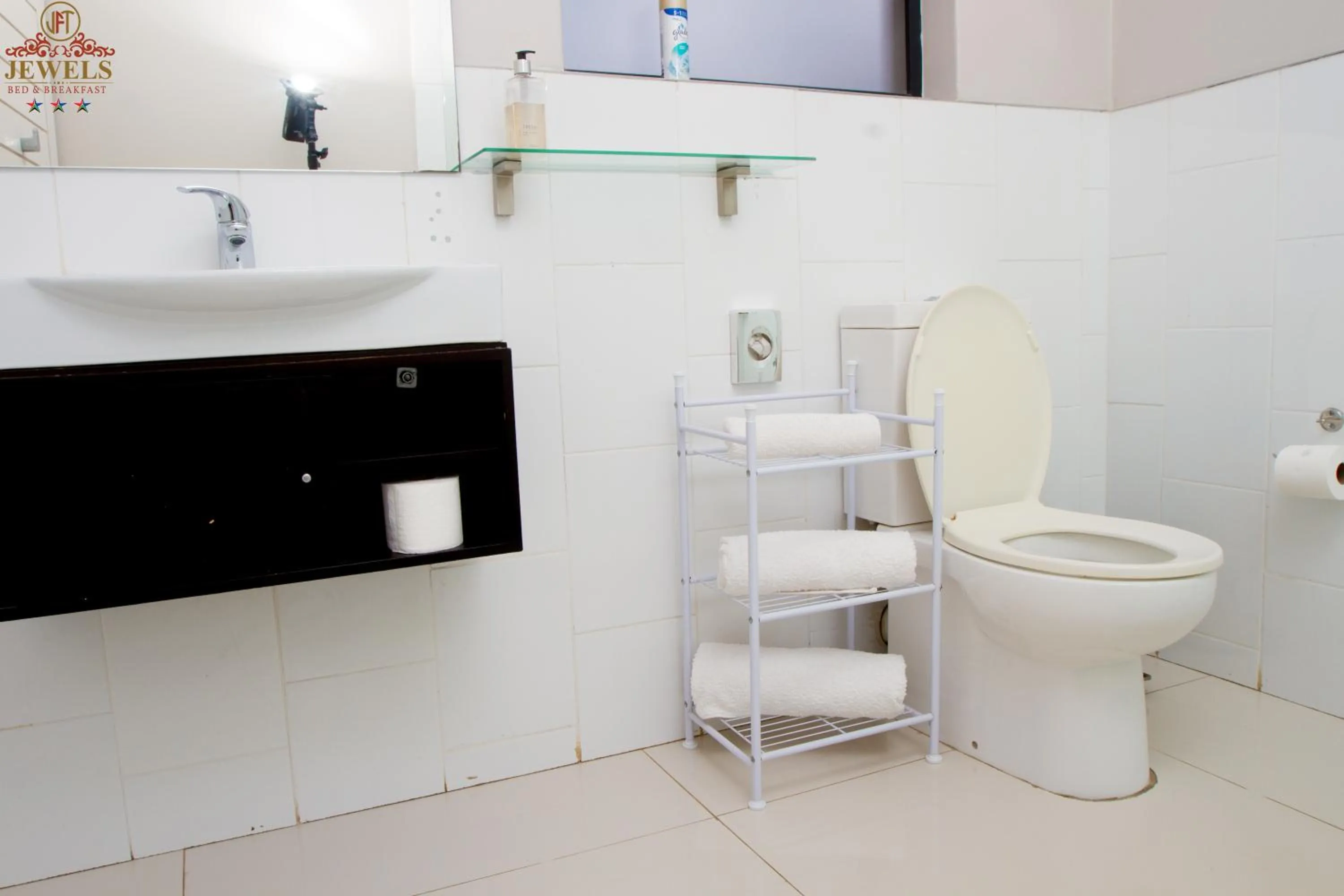 Toilet in JFT Jewels Guest House