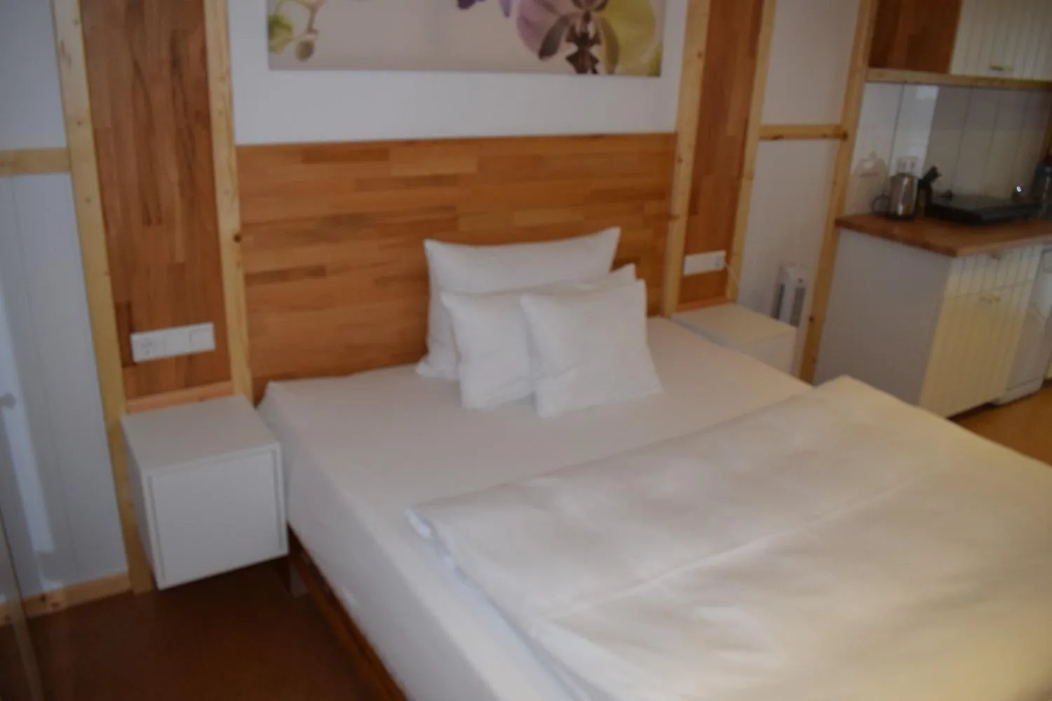 Bed in Apartmenthaus Erlenbach