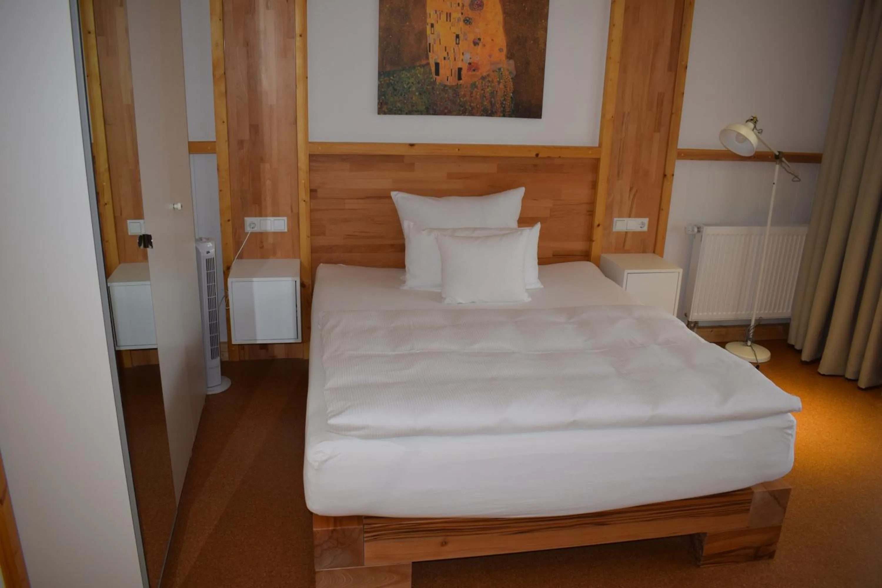 Bed in Apartmenthaus Erlenbach