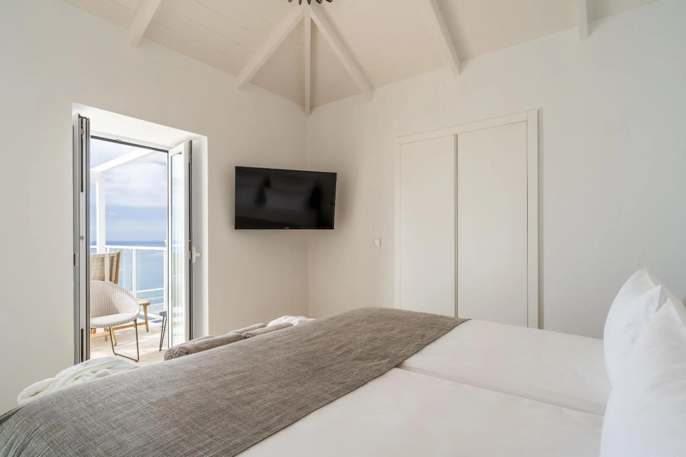 Bed in Escarpa - The Madeira Hideaway