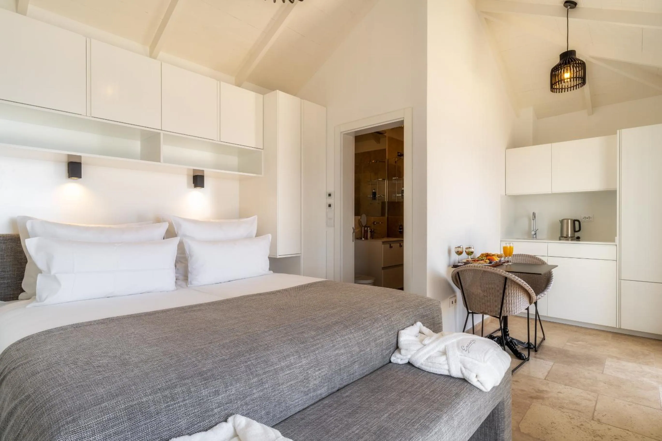 Bed in Escarpa - The Madeira Hideaway