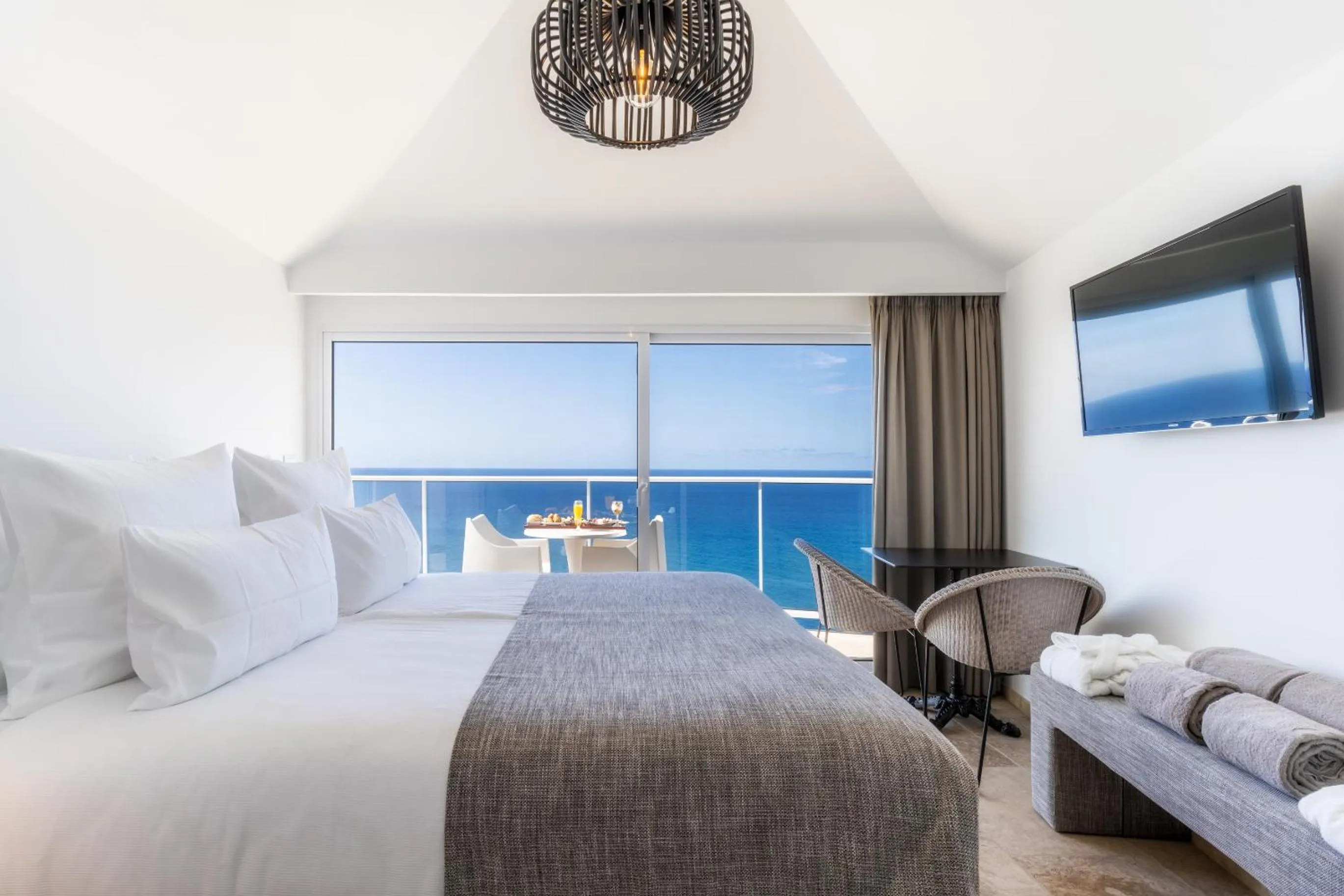 Bed in Escarpa - The Madeira Hideaway