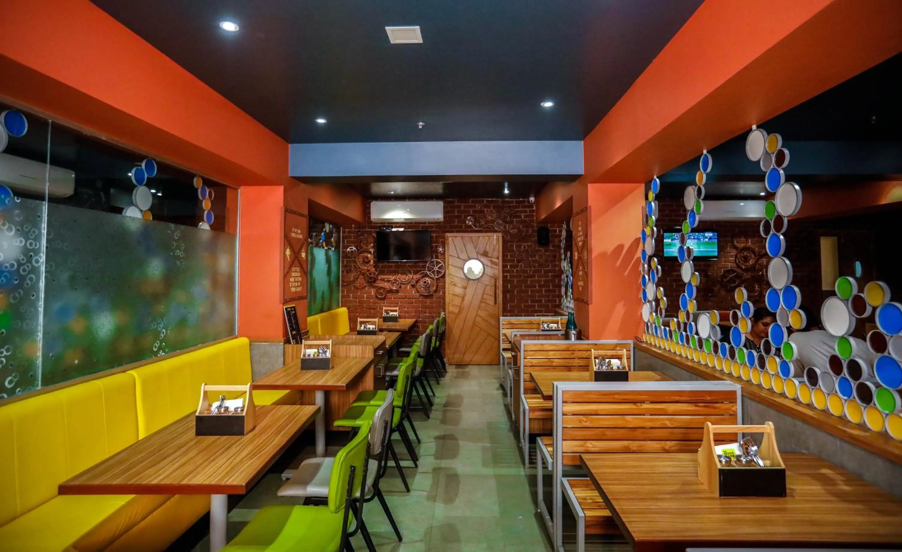 Restaurant/places to eat in Hotel Imperial