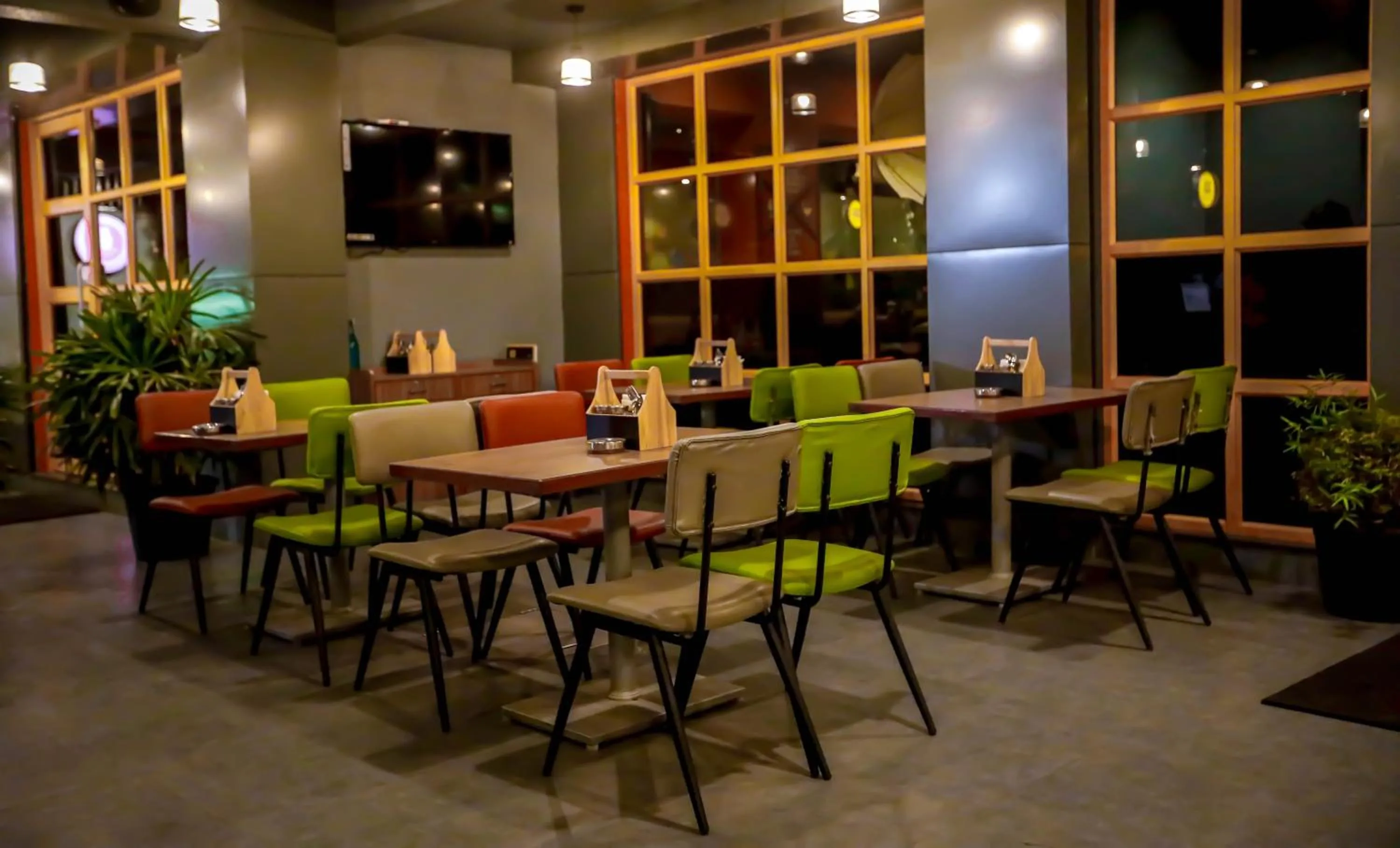 Restaurant/places to eat in Hotel Imperial