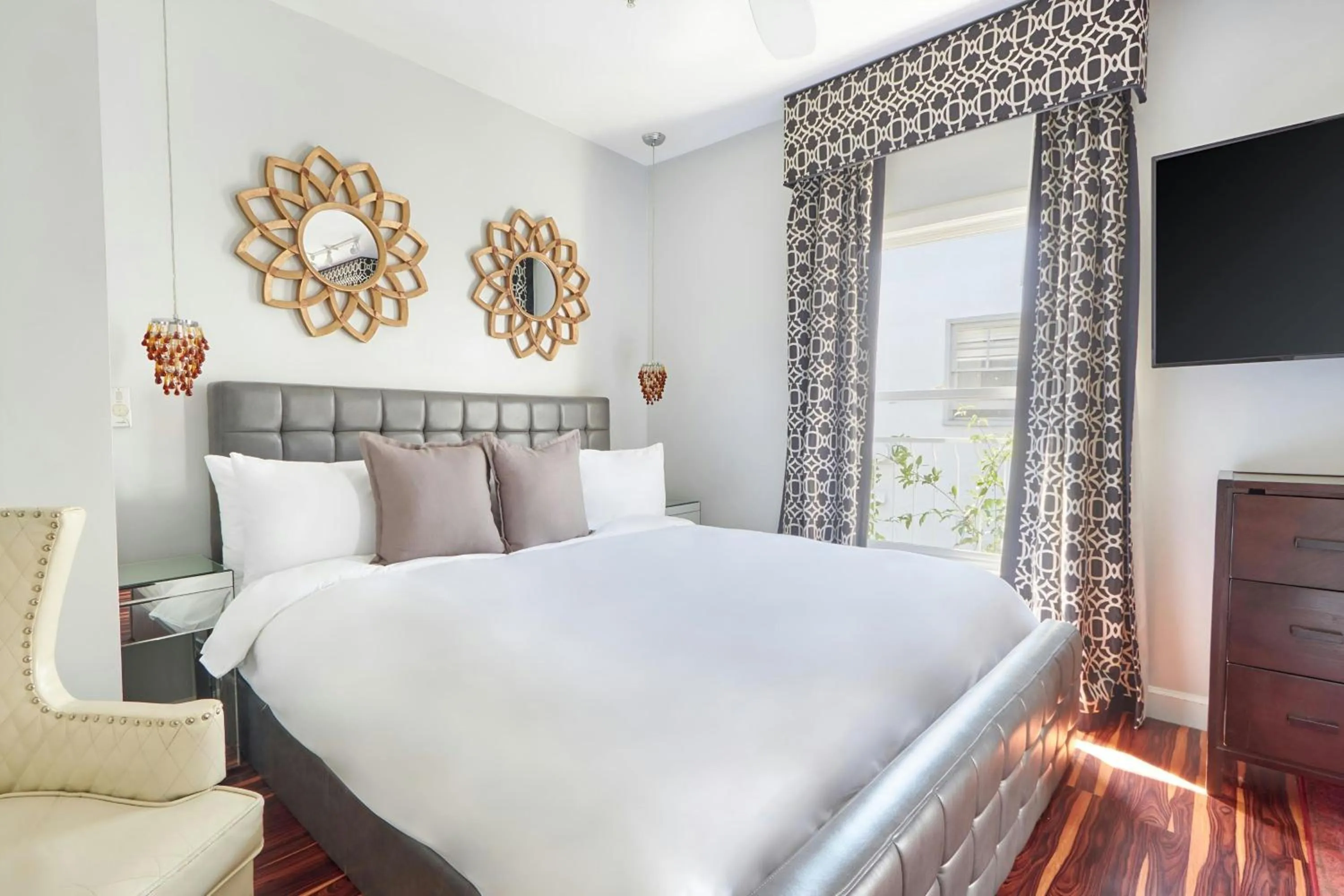 Bedroom, Bed in The Crescent Hotel Beverly Hills, Sonder by Marriott Bonvoy