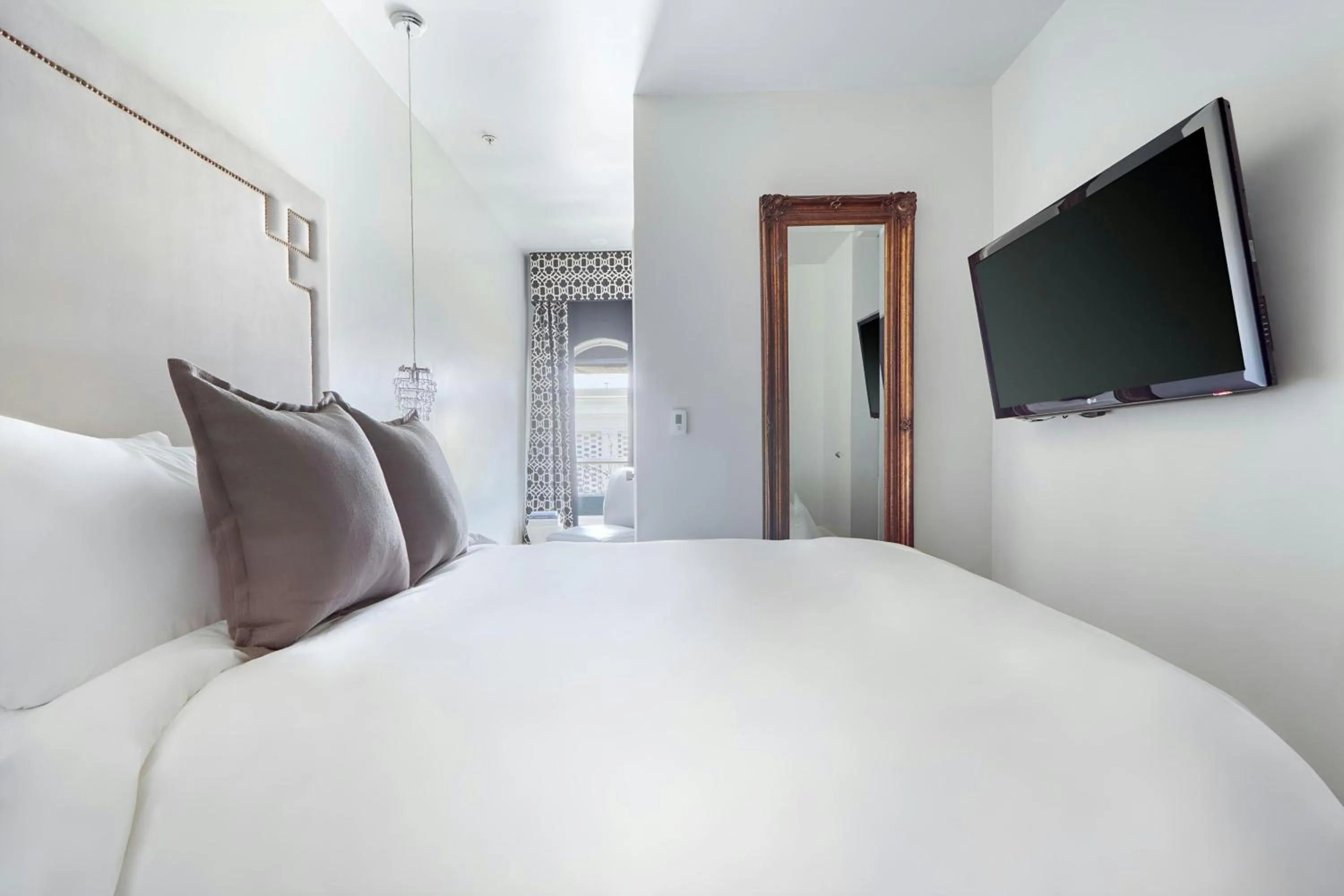 Bedroom, Bed in The Crescent Hotel Beverly Hills, Sonder by Marriott Bonvoy