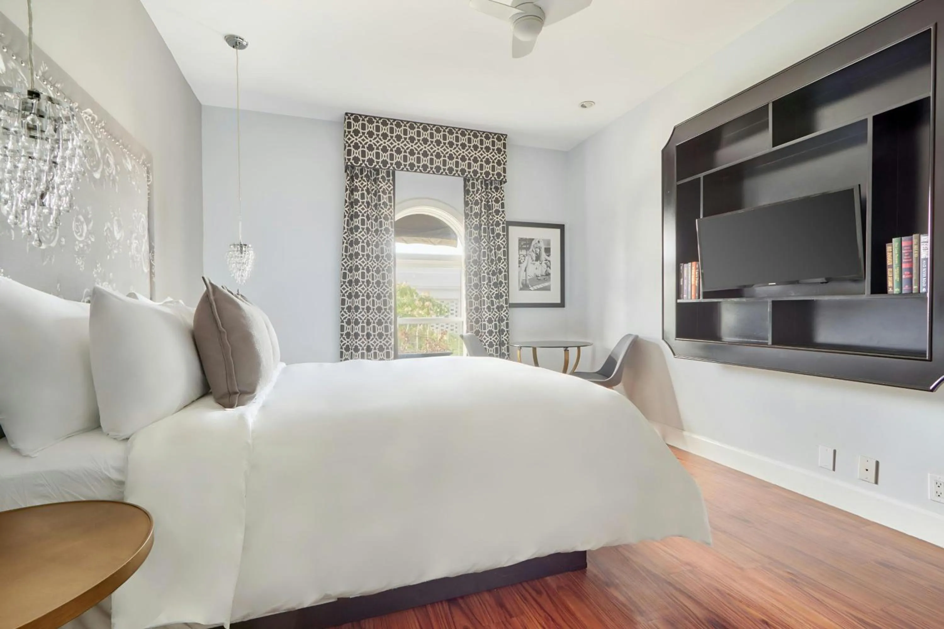 Bedroom, Bed in The Crescent Hotel Beverly Hills, Sonder by Marriott Bonvoy