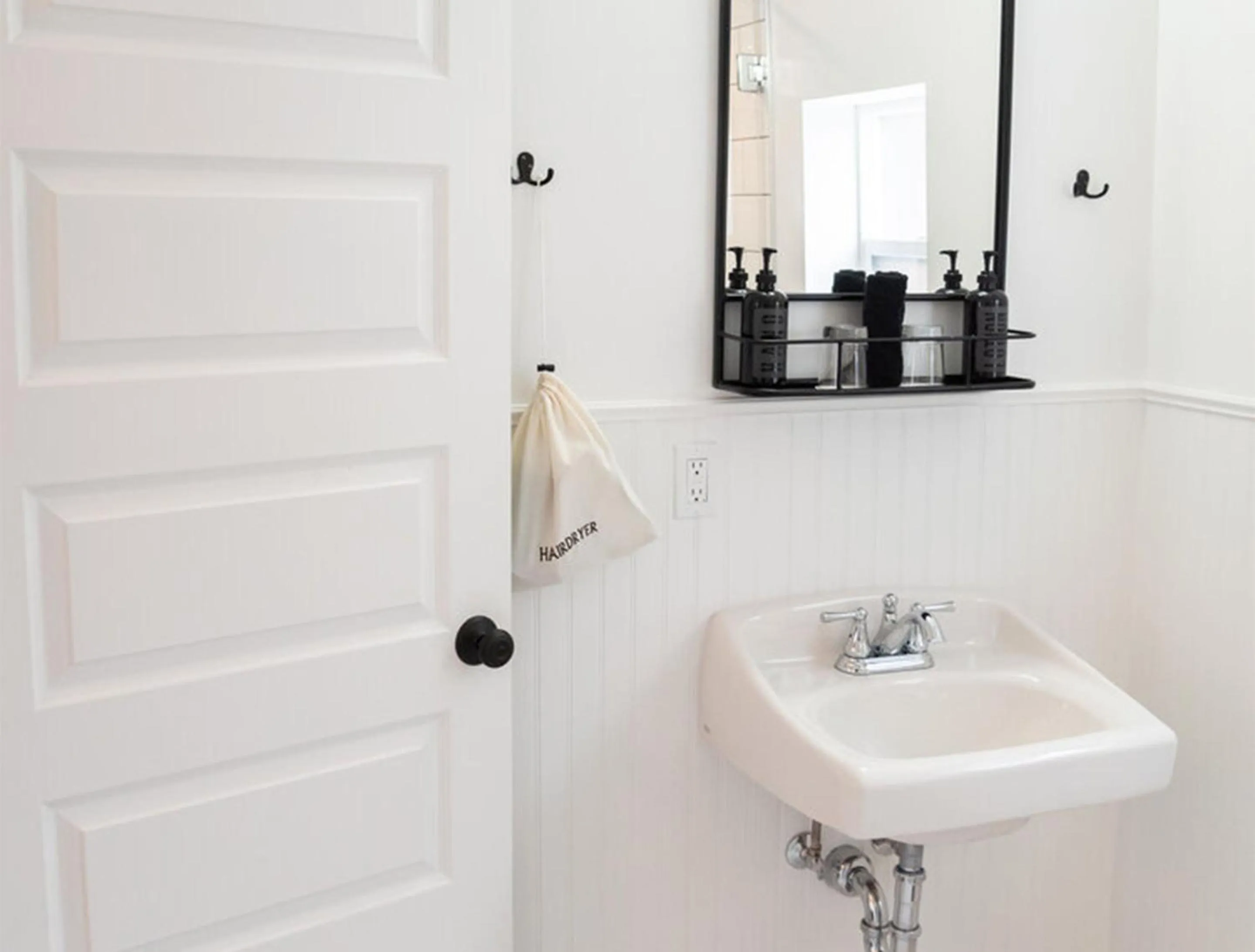Bathroom in The Nightingale Motel