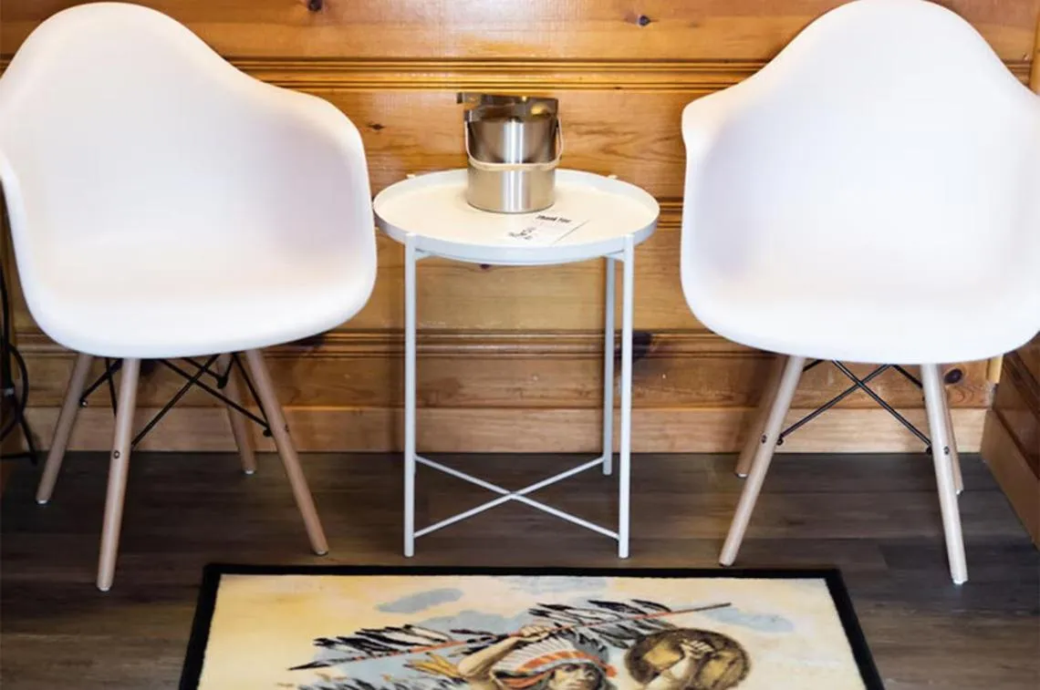 Bedroom in The Nightingale Motel