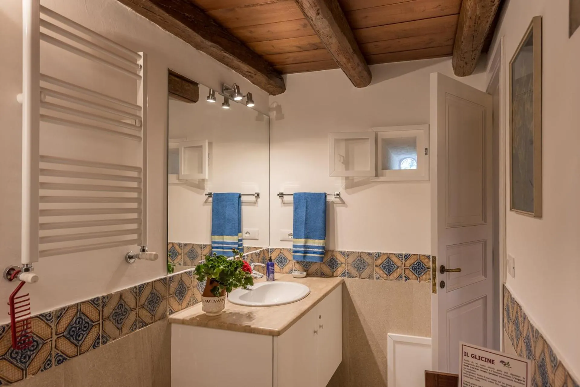 Bathroom in Il Glicine La Piana dei Colli