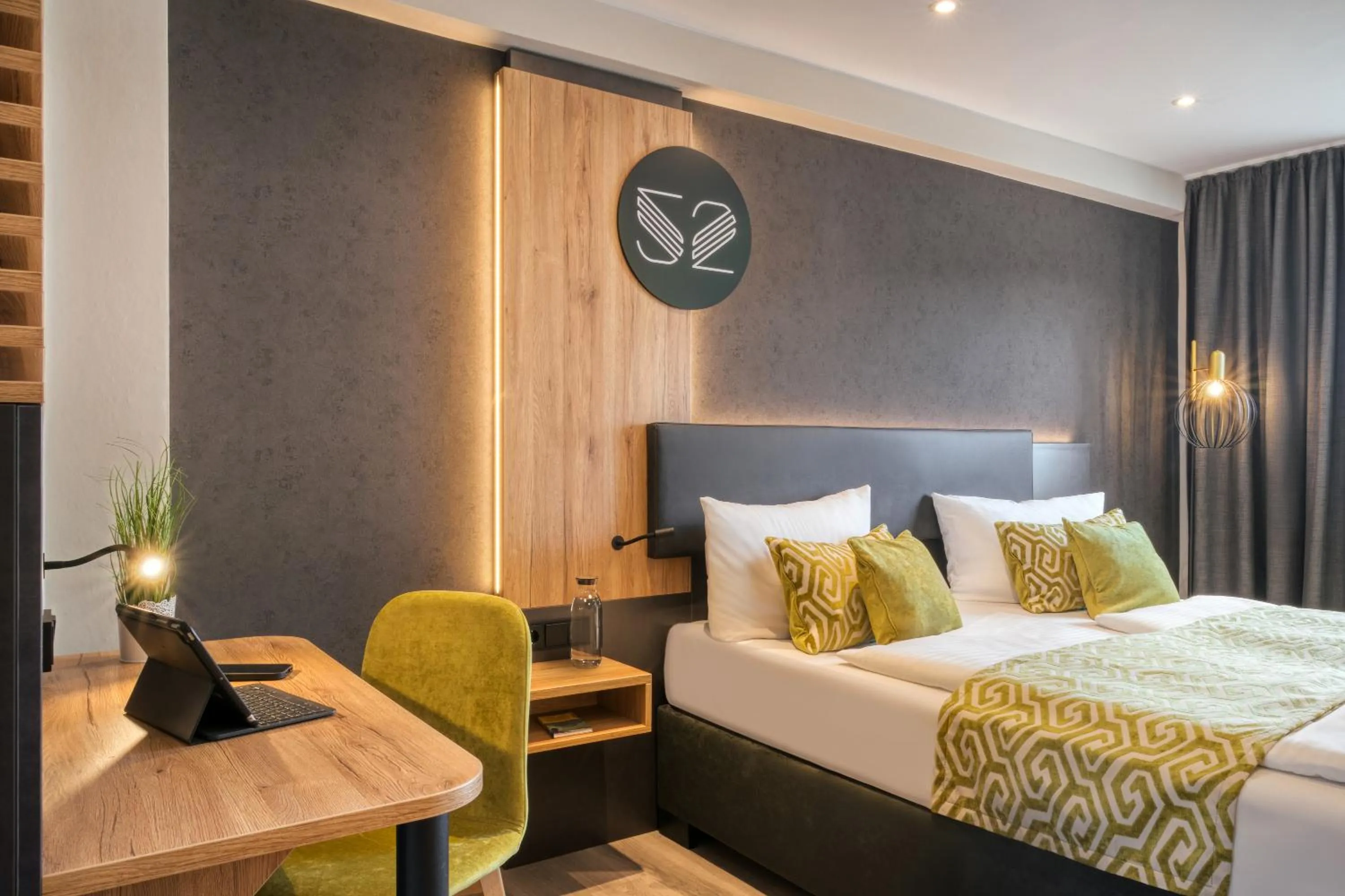 Photo of the whole room, Bed in Hotel Schultheiss Hameln