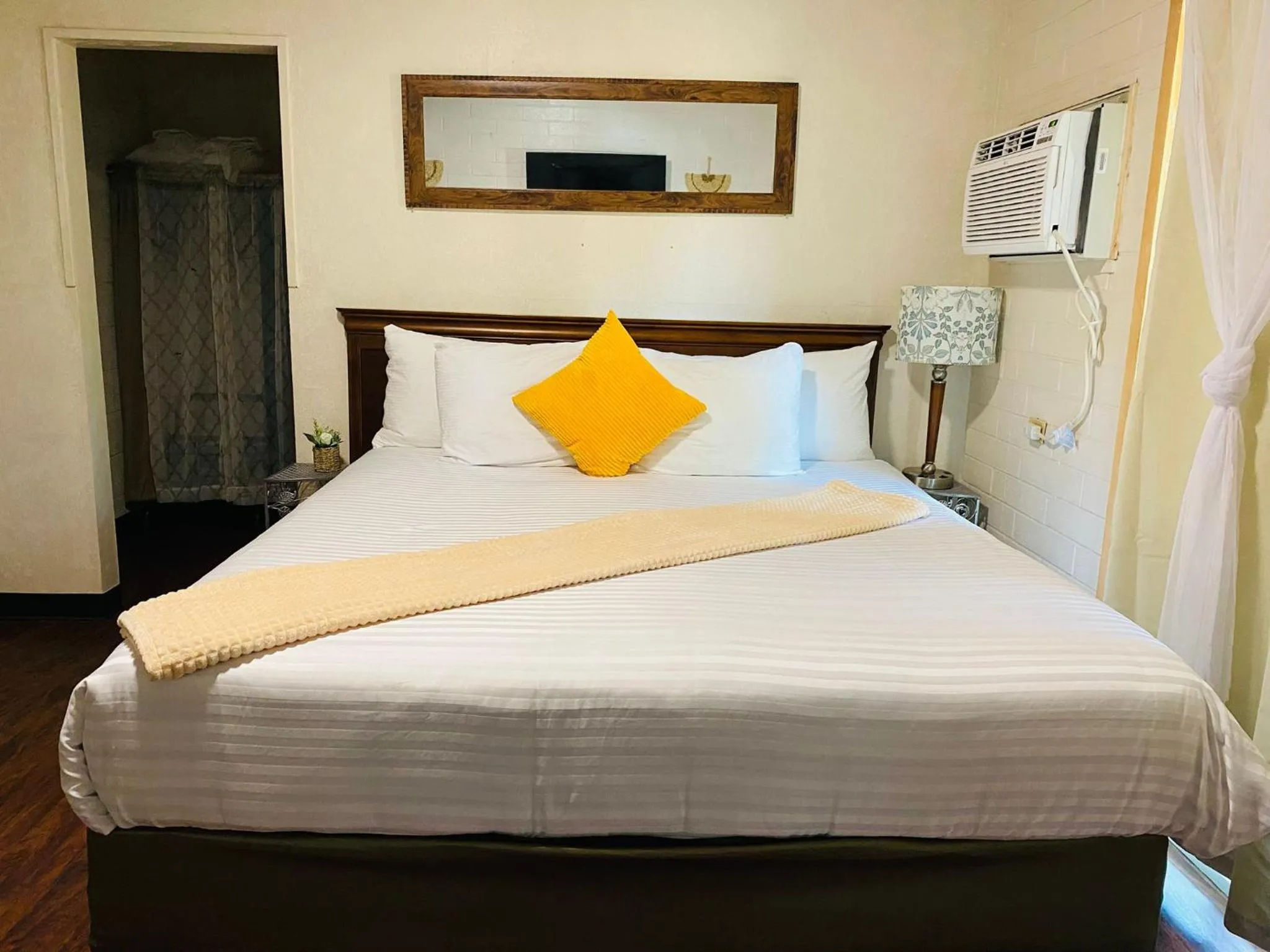 Bed in Sequoia Village