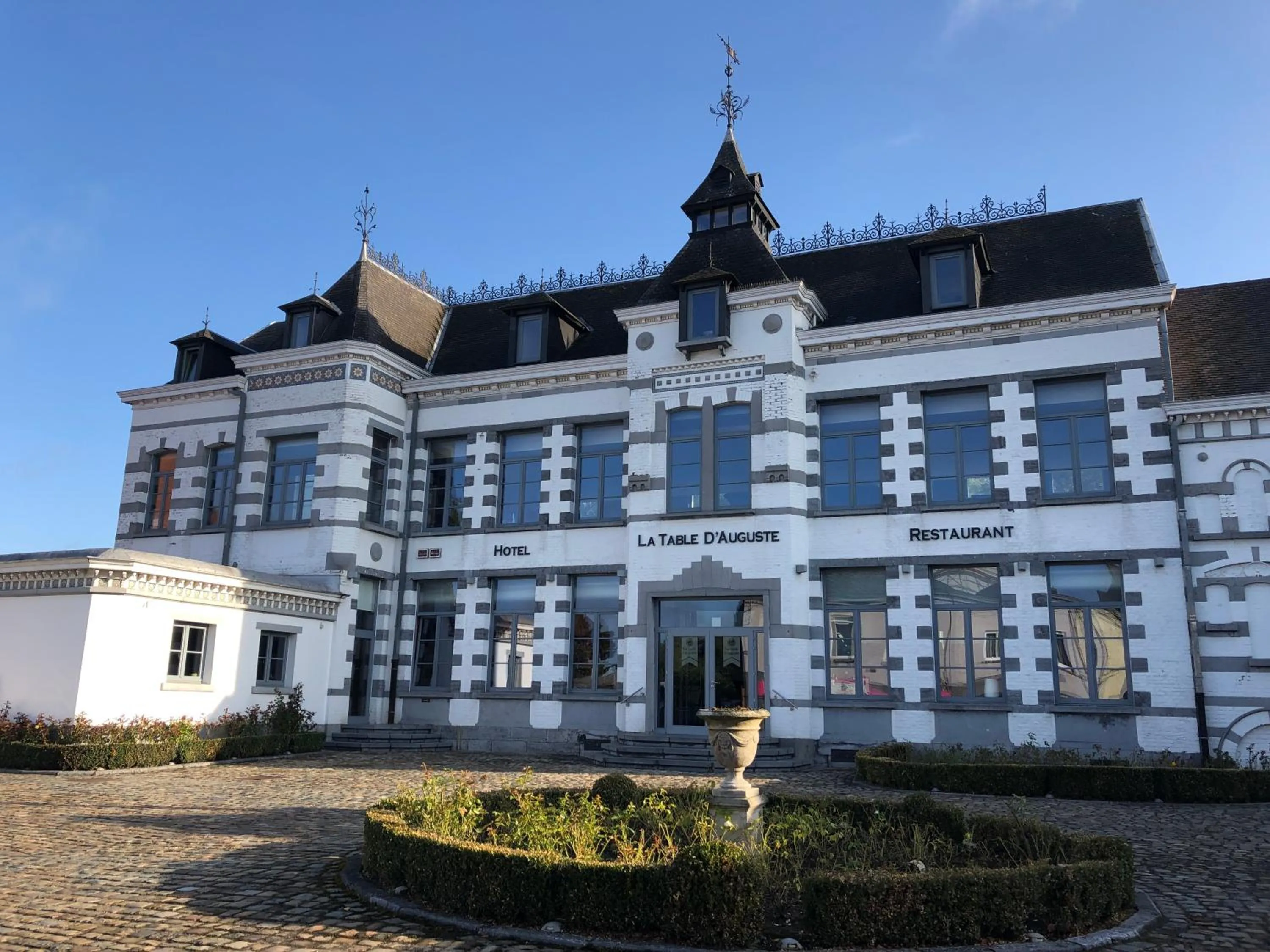 Property building in La table d’Auguste