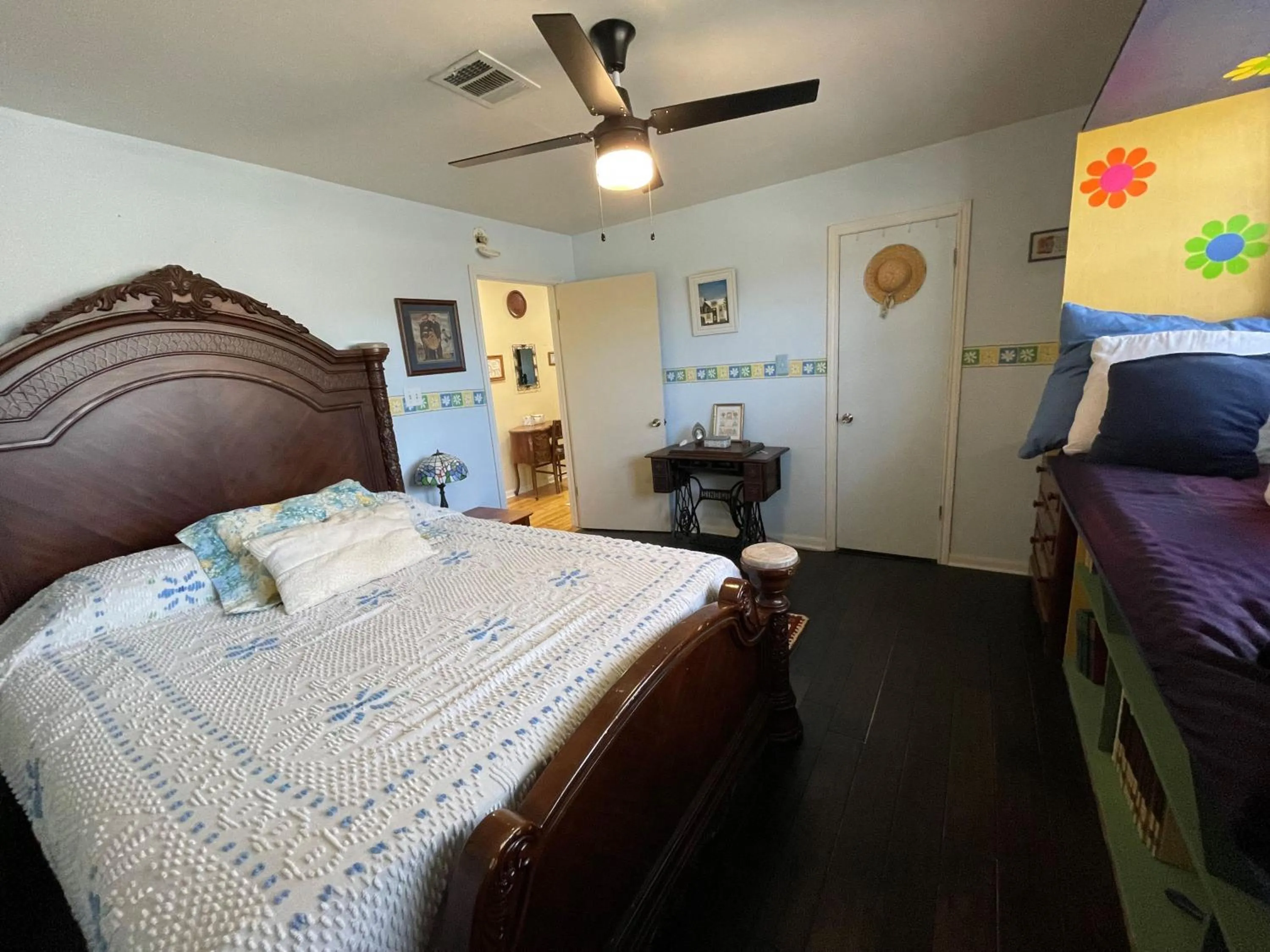 Bed in Grandview House on Hamilton Creek