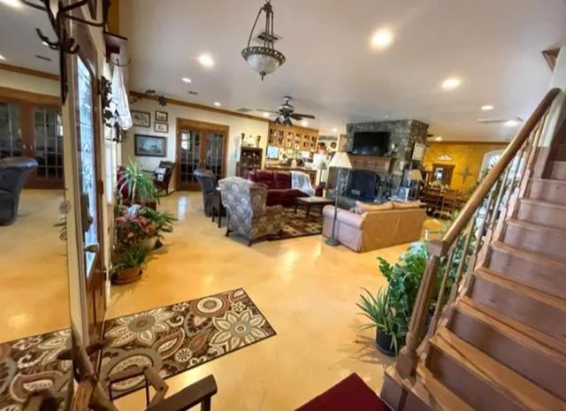 Living room in Grandview House on Hamilton Creek
