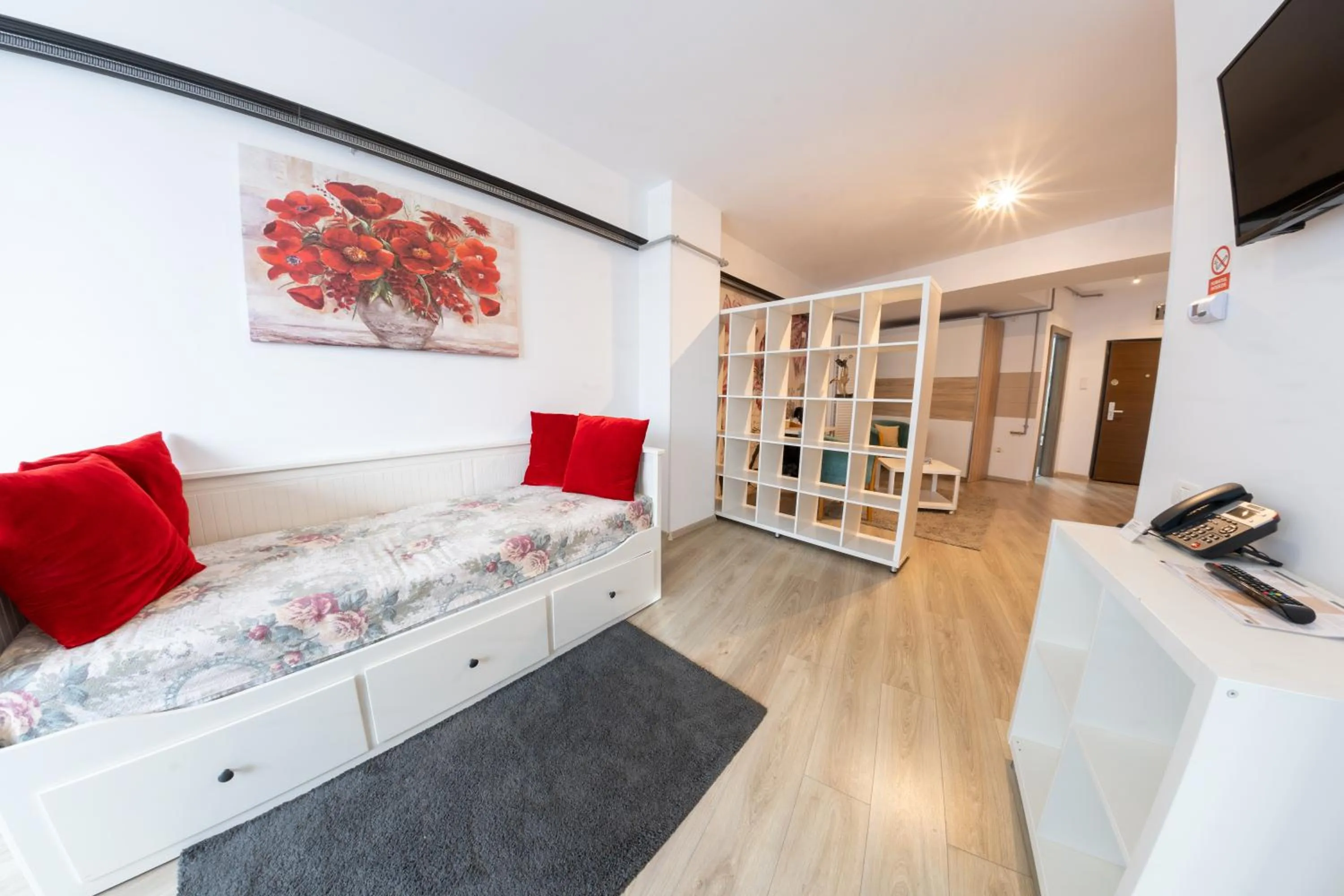 TV and multimedia in Avenue Parliament Old Town - Avenue Hotels