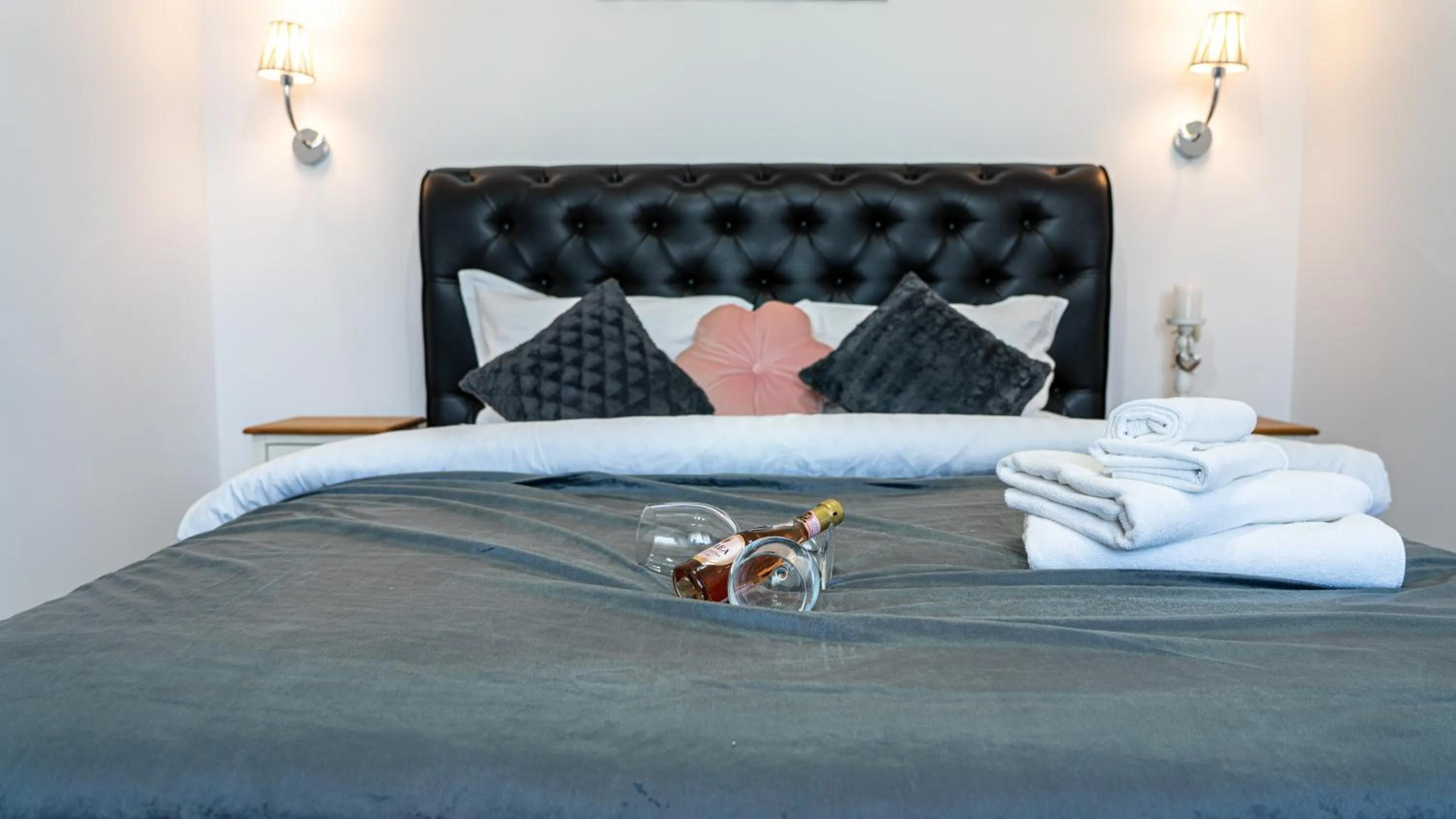 Bed in Avenue Parliament Old Town - Avenue Hotels