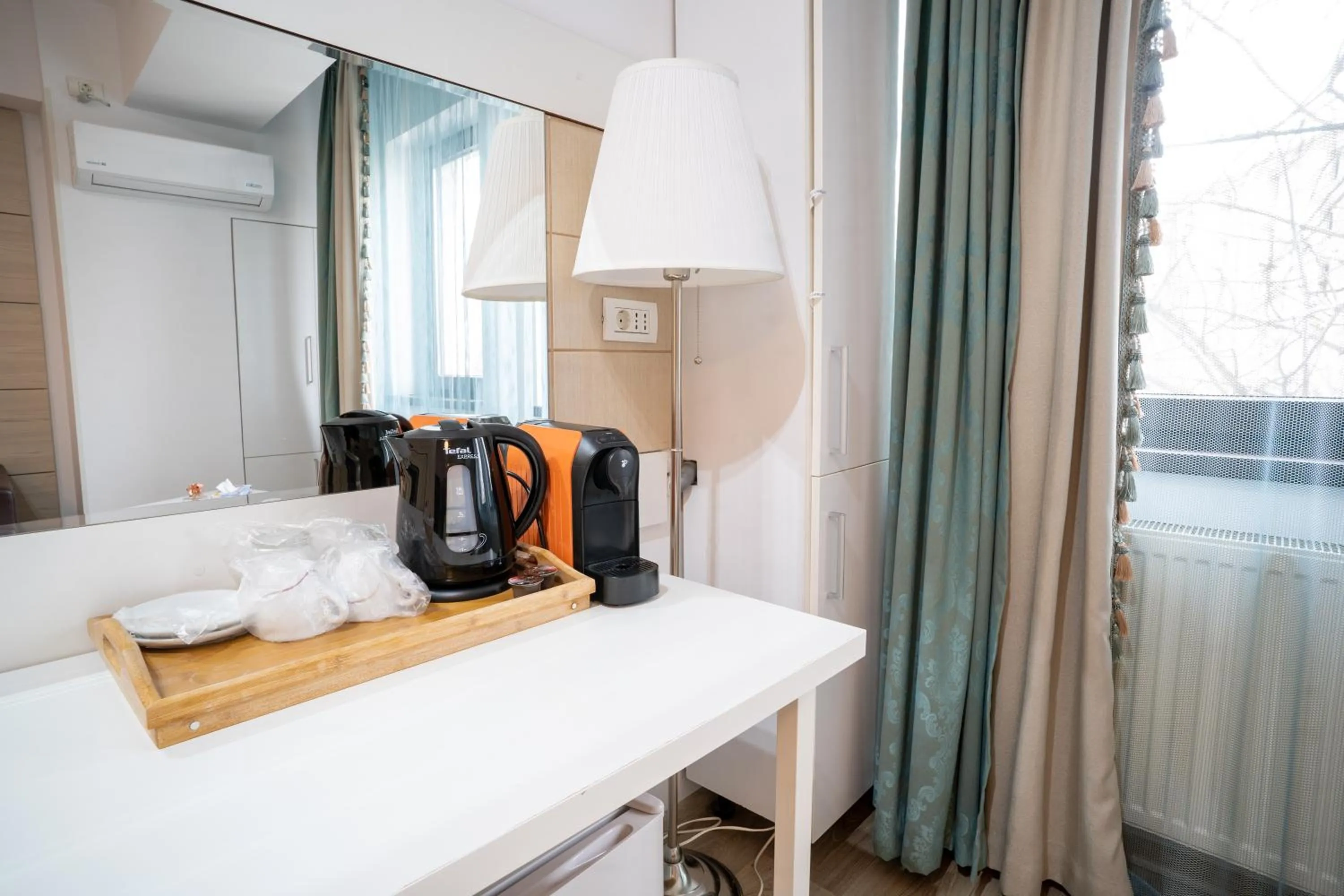 Coffee/tea facilities, Bed in Avenue Parliament Old Town - Avenue Hotels