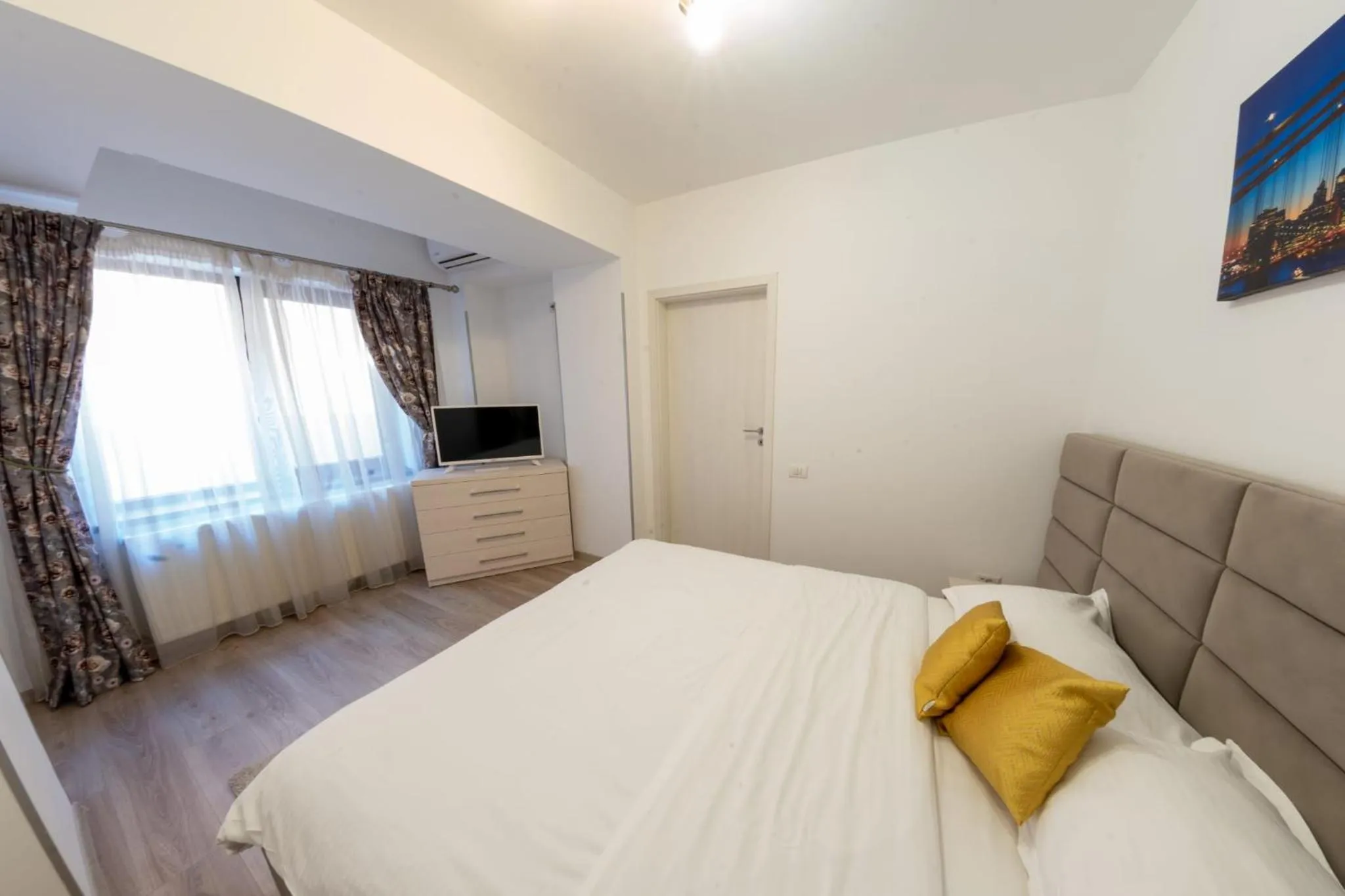 Bedroom, Bed in Avenue Parliament Old Town - Avenue Hotels