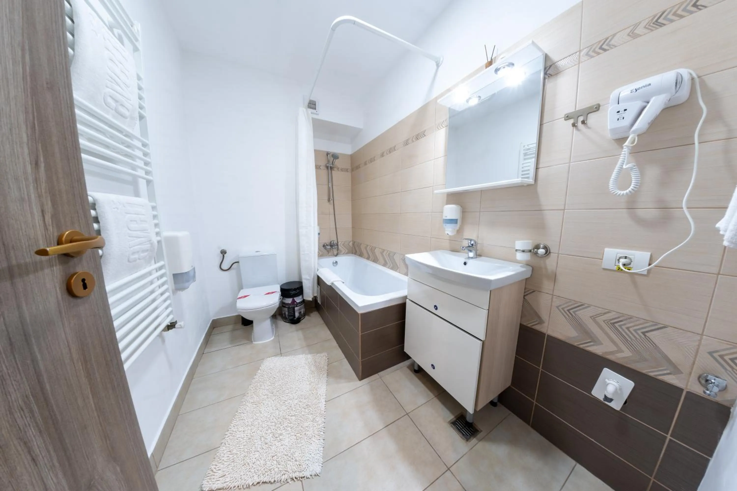 Shower in Avenue Parliament Old Town - Avenue Hotels